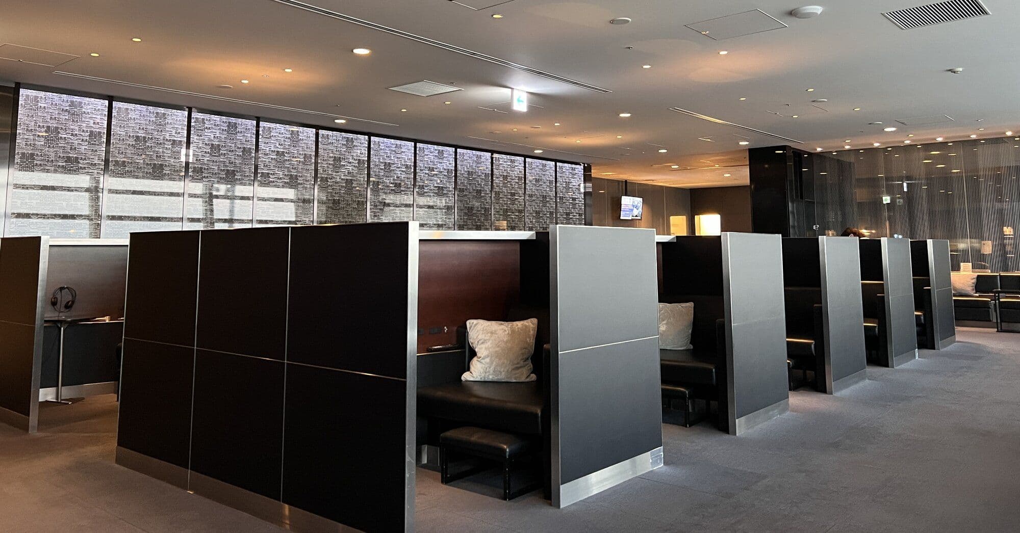 ANA Suite Lounge Review - Haneda Terminal 3