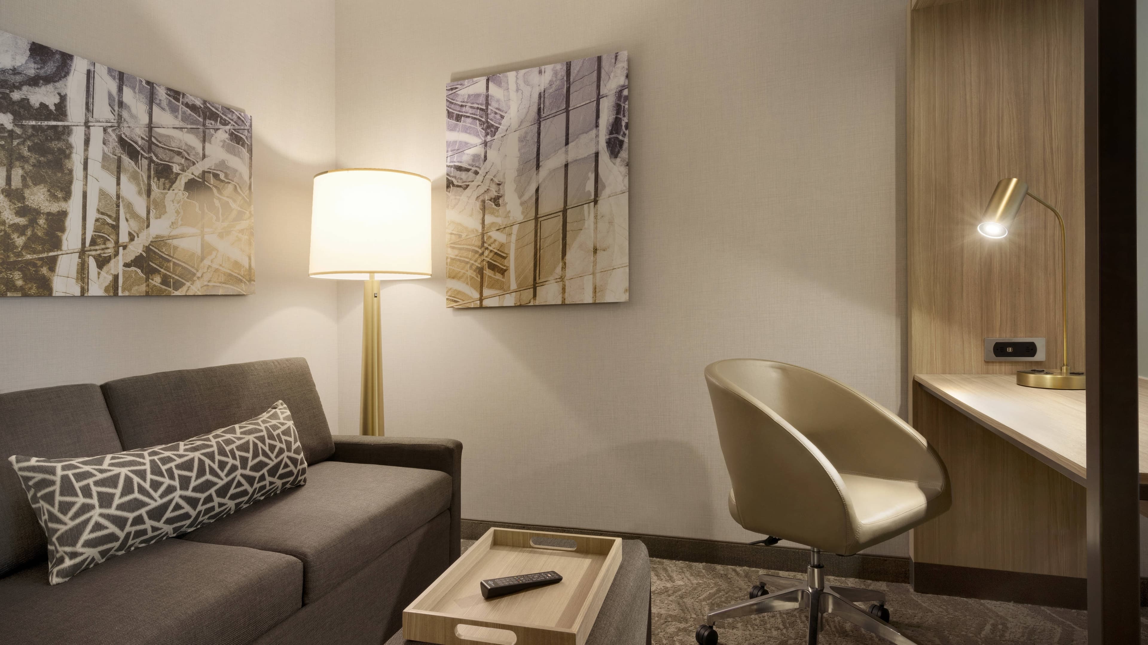 Suite - Image 1