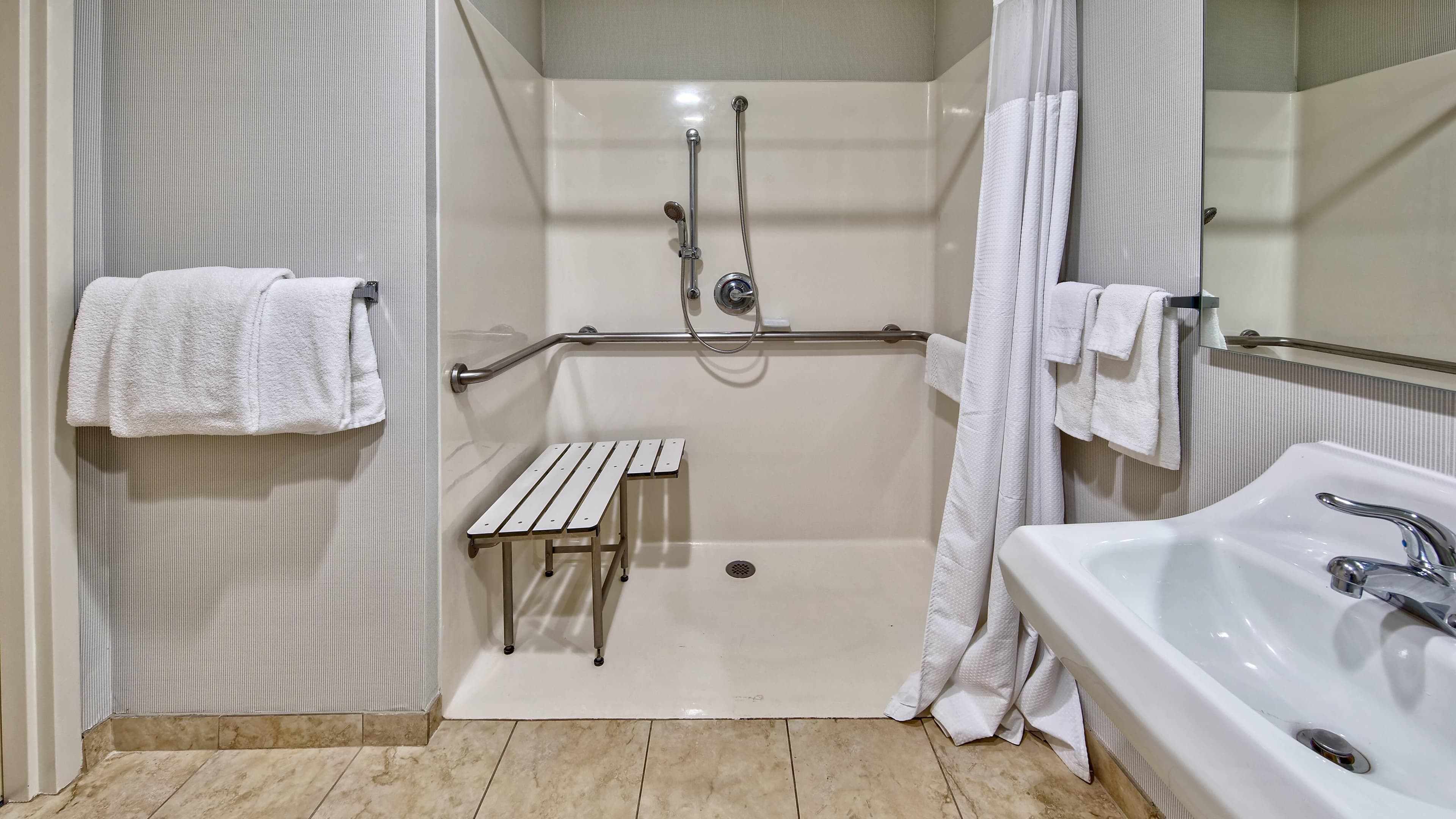 Two Double Bed Guest Room - Image 5
