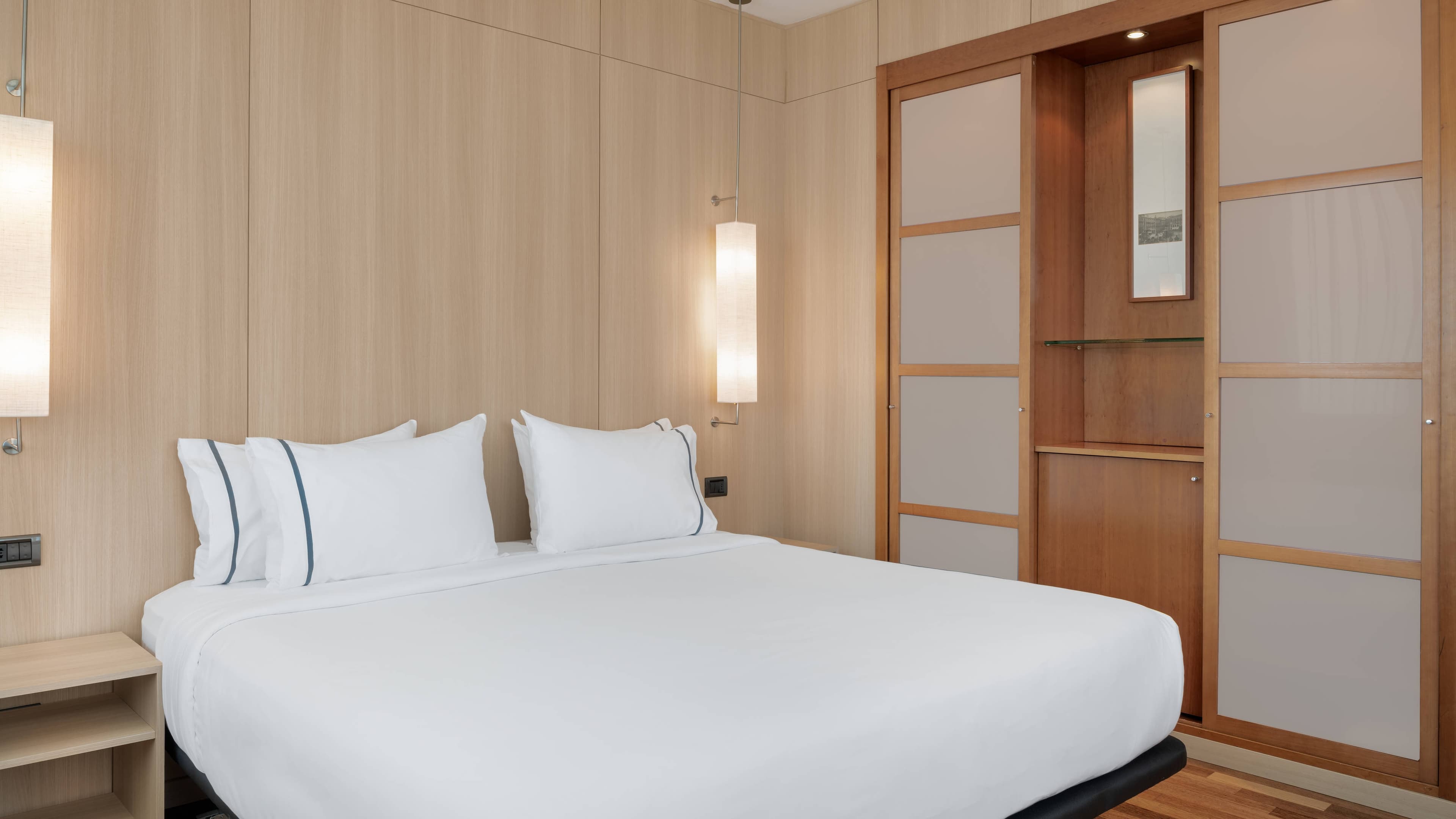 AC Hotel Malaga Palacio - Image 4