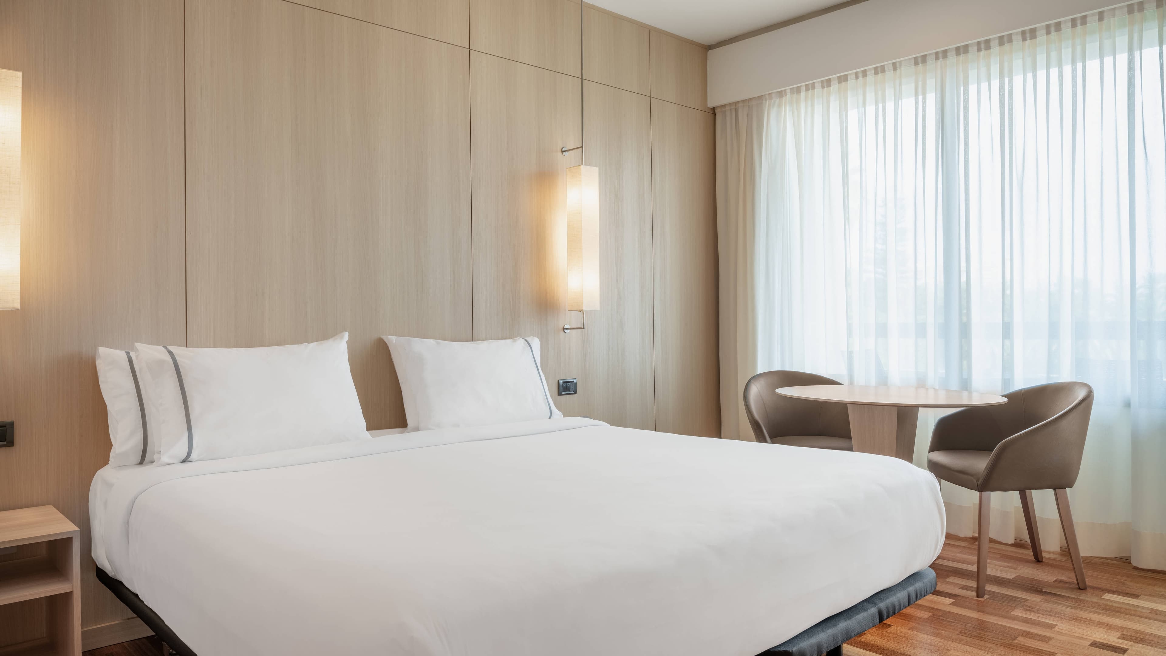 AC Hotel Malaga Palacio - Image 3