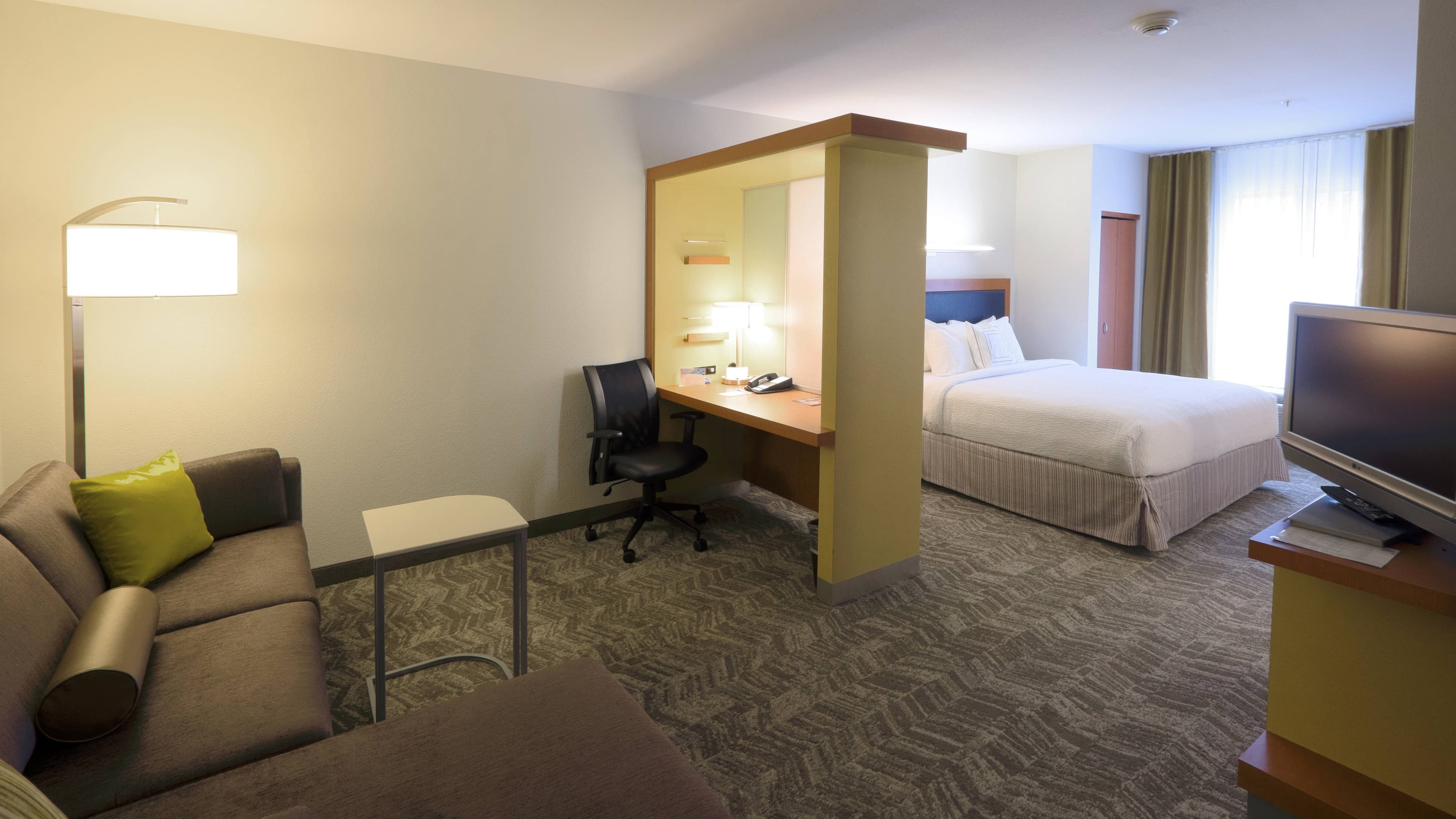 Suite - Image 1