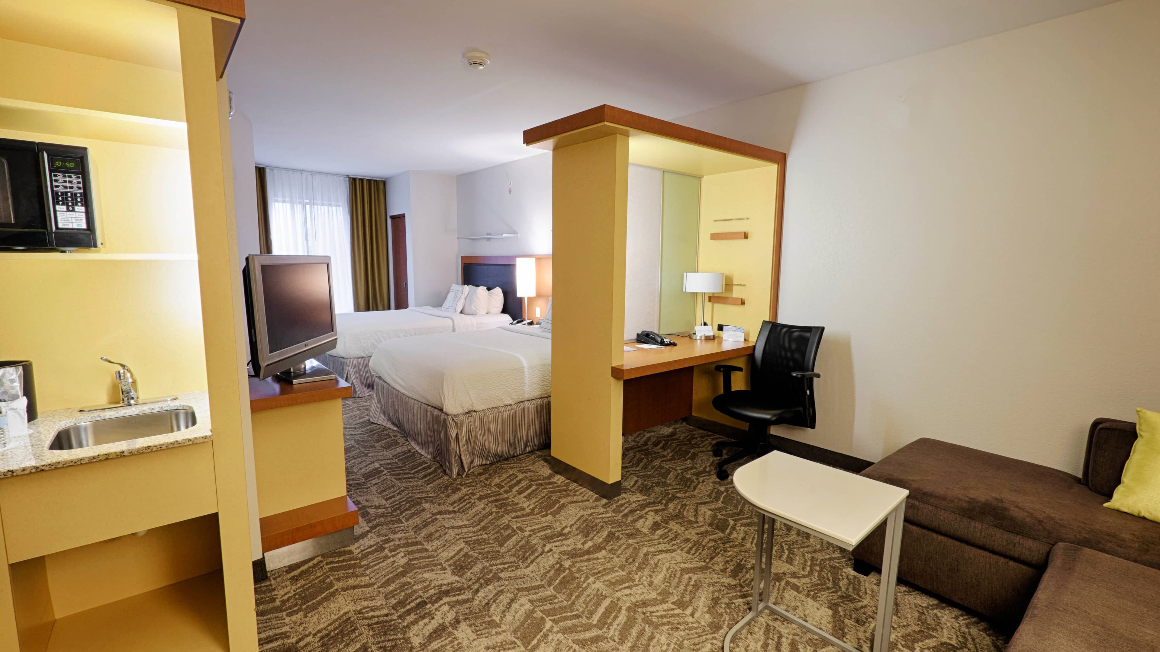Suite - Image 1
