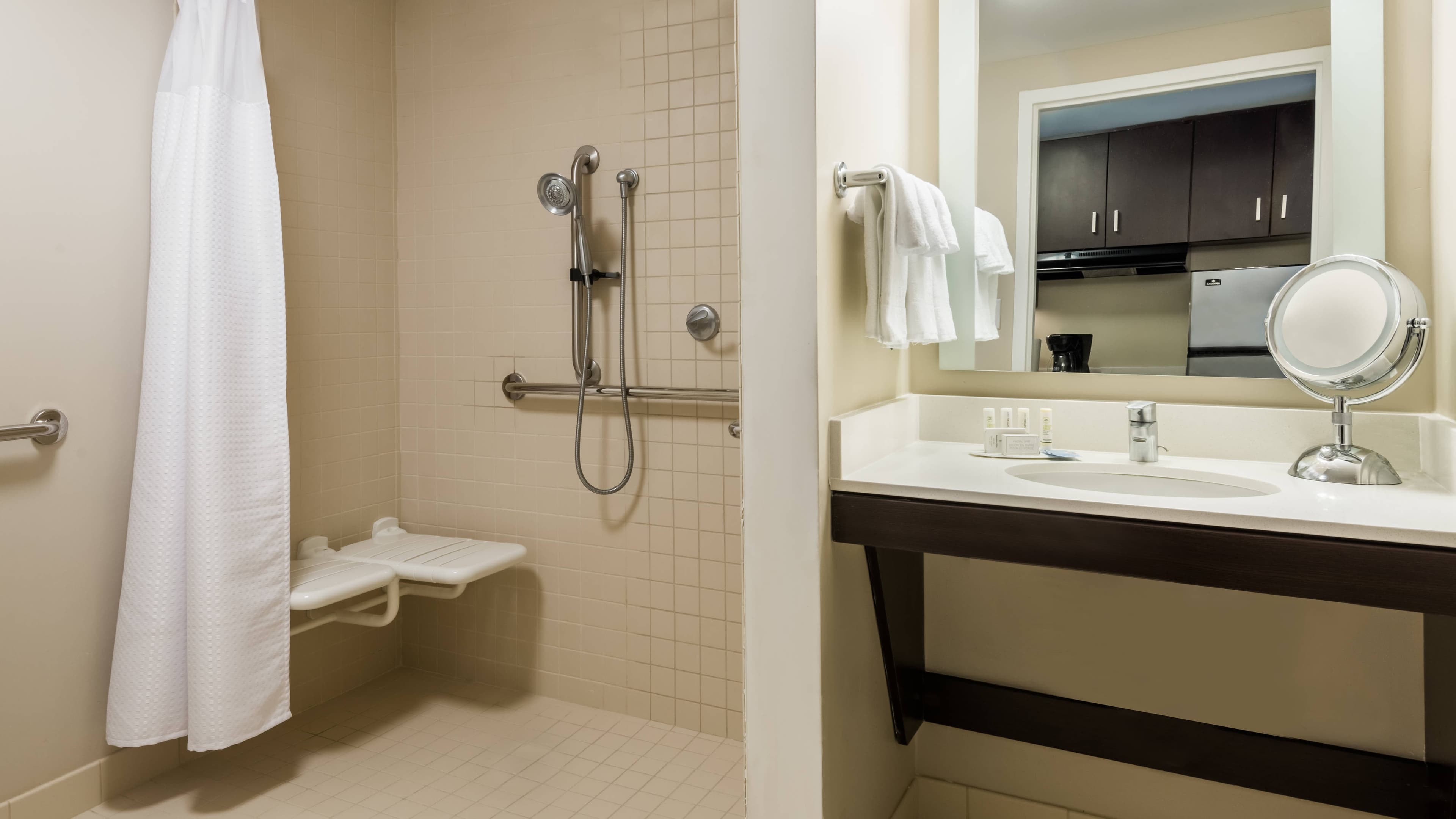 Studio King Suite - Image 6