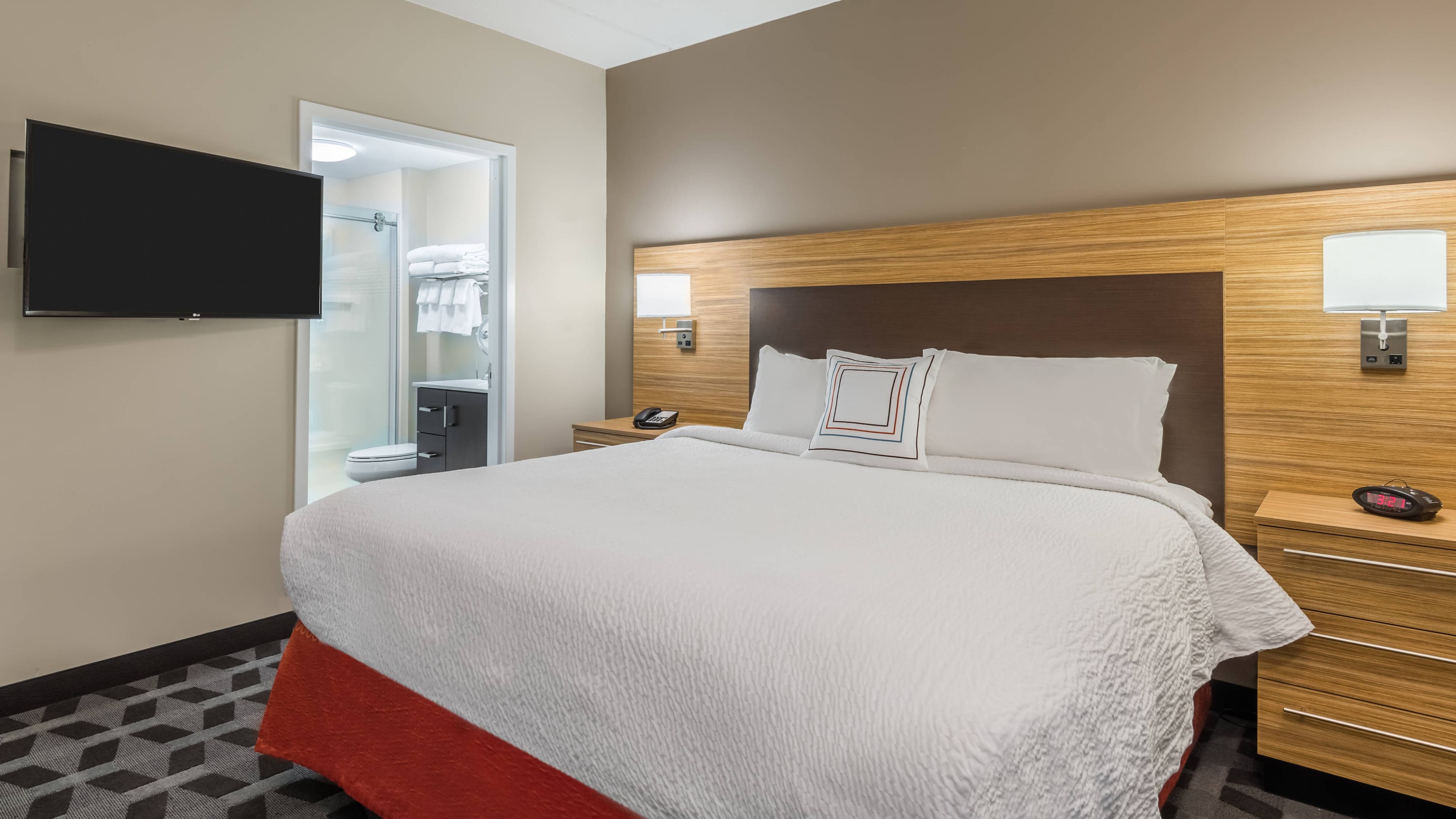 Studio King Suite - Image 1