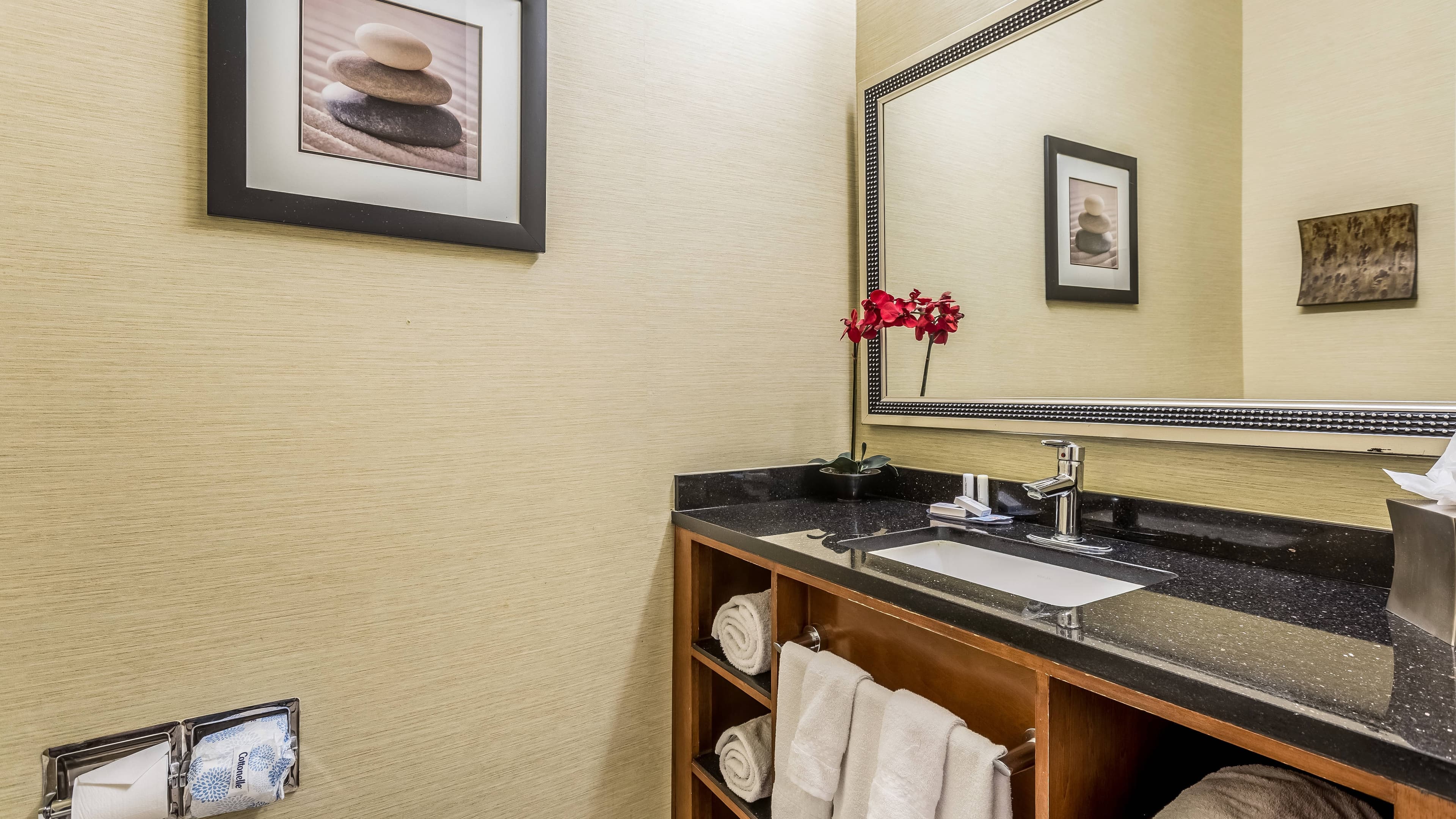 Single King Room - Image 3