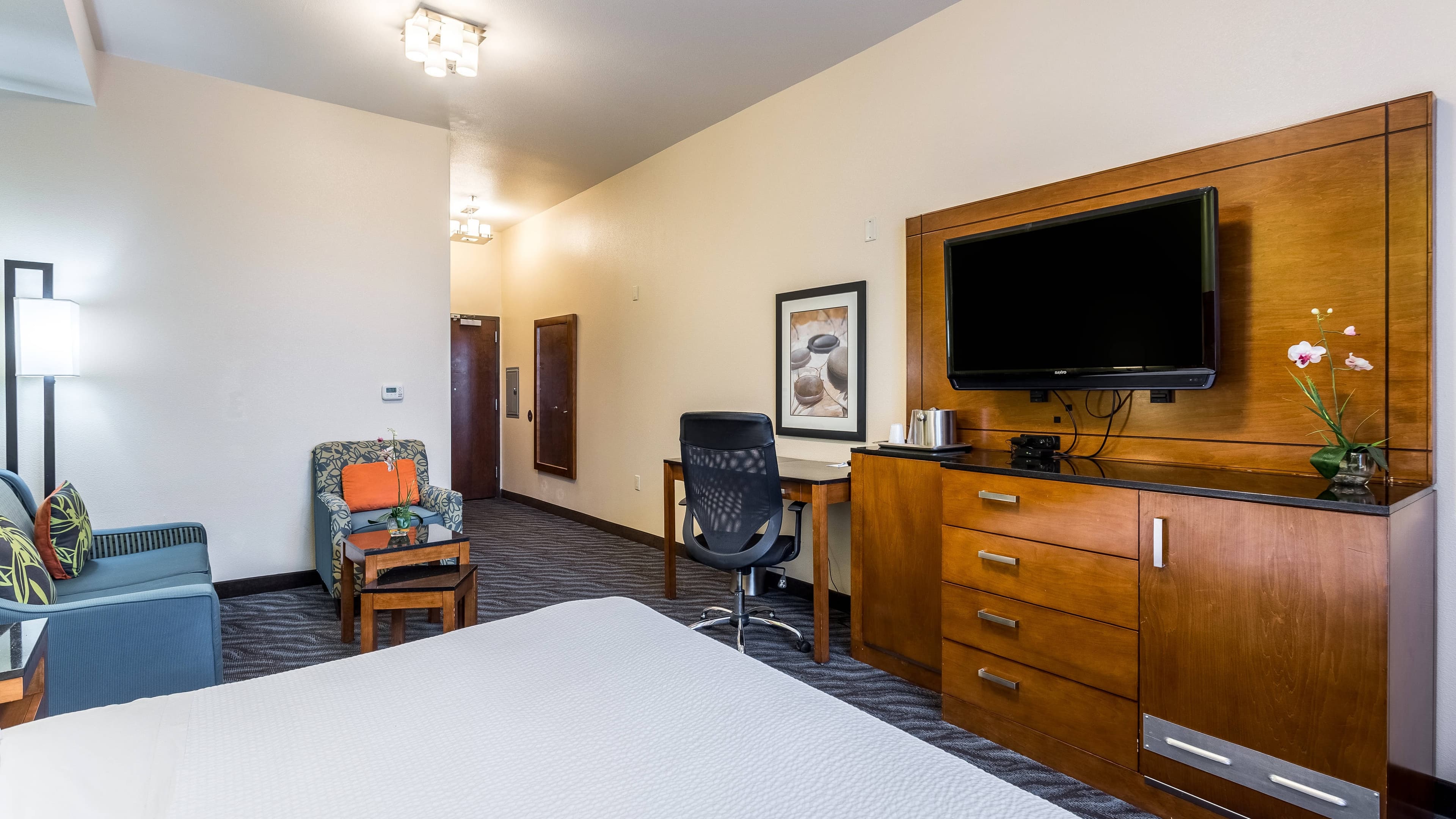 Single King Room - Image 6