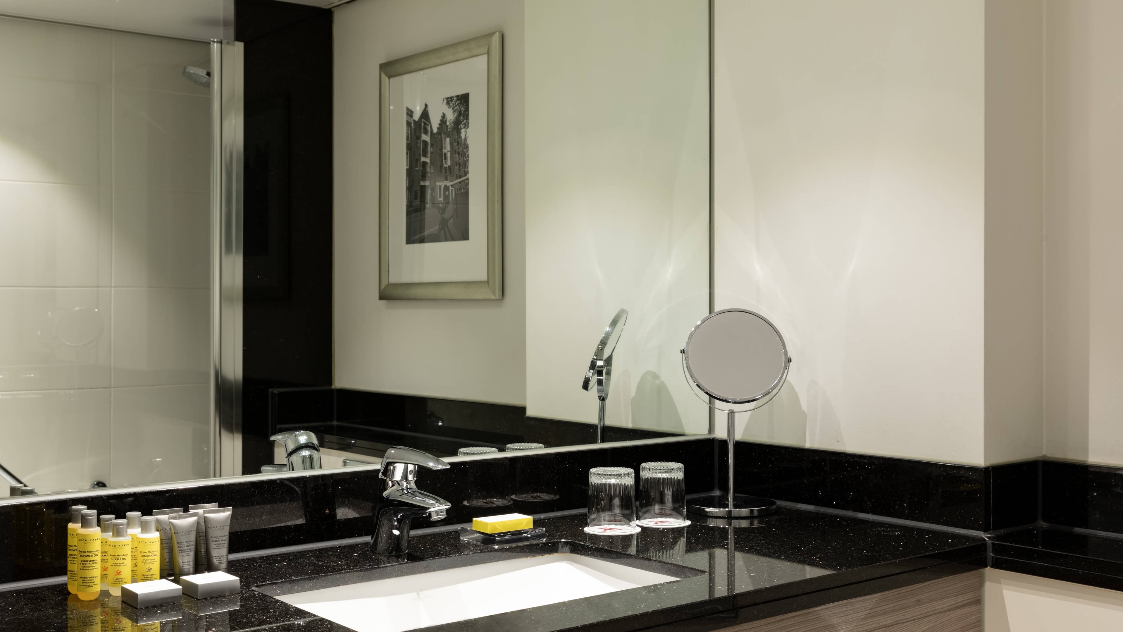 Deluxe Room - Image 4