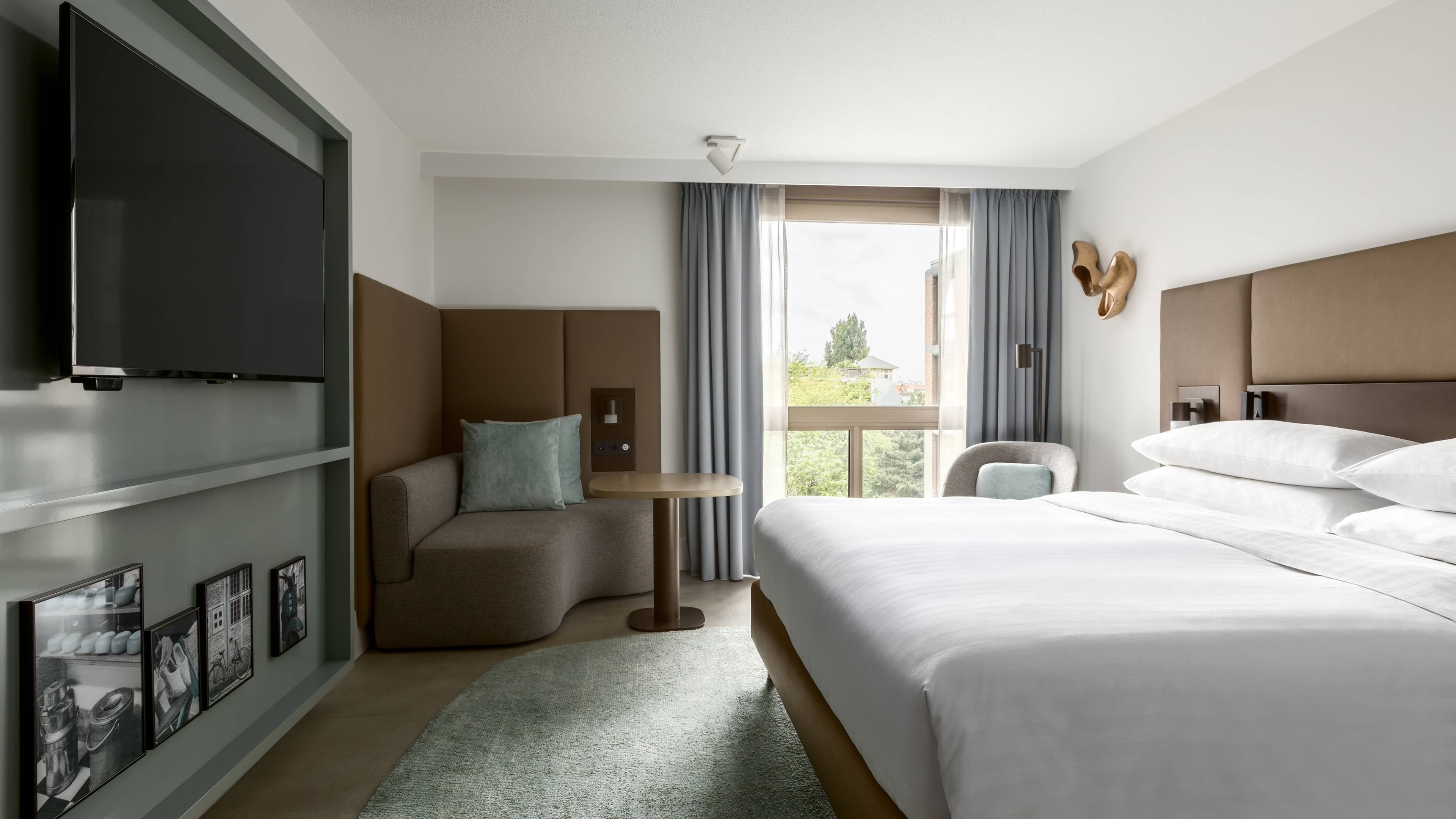 Deluxe Room - Image 1