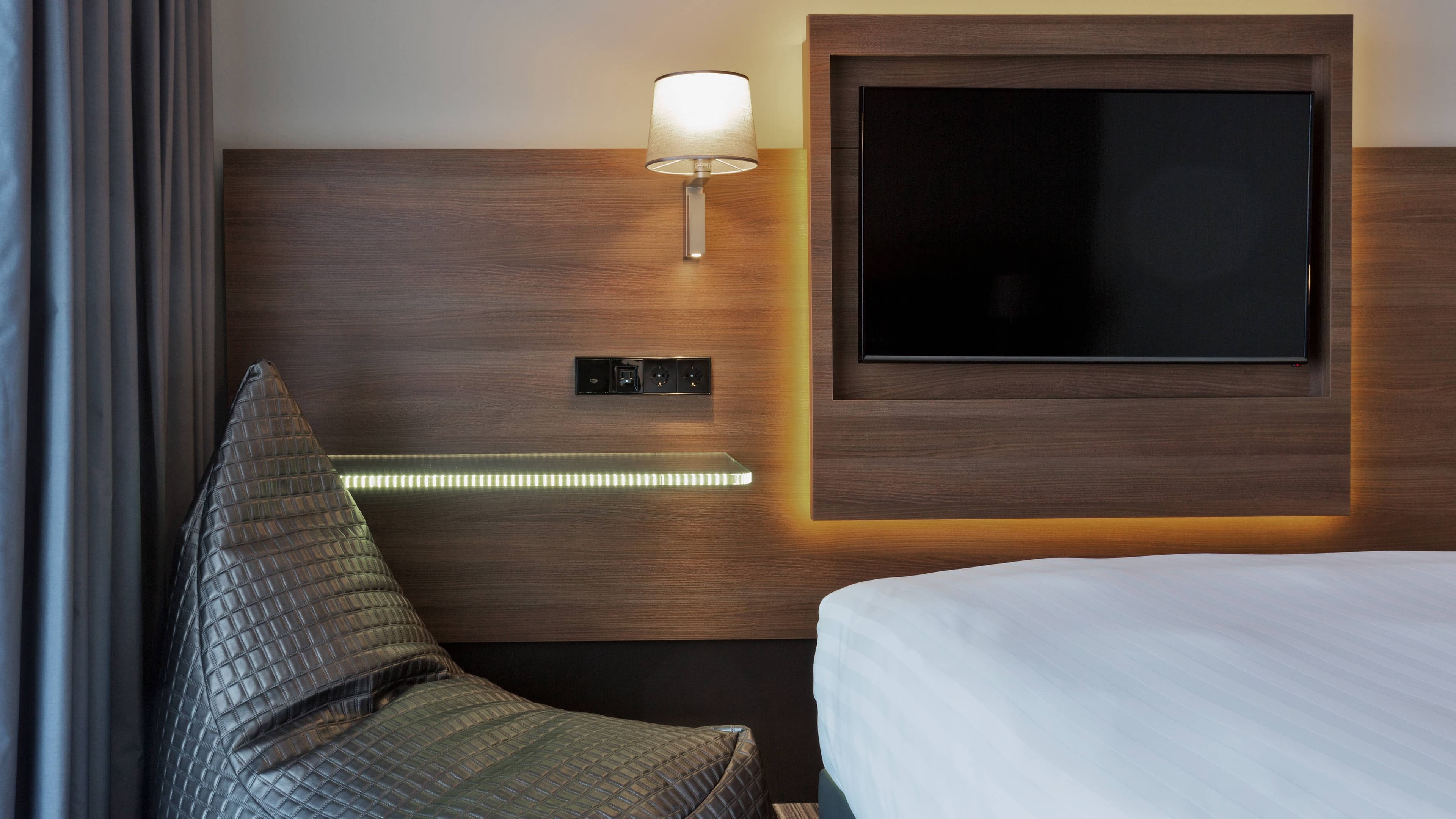 Moxy Amsterdam Houthavens - Image 4