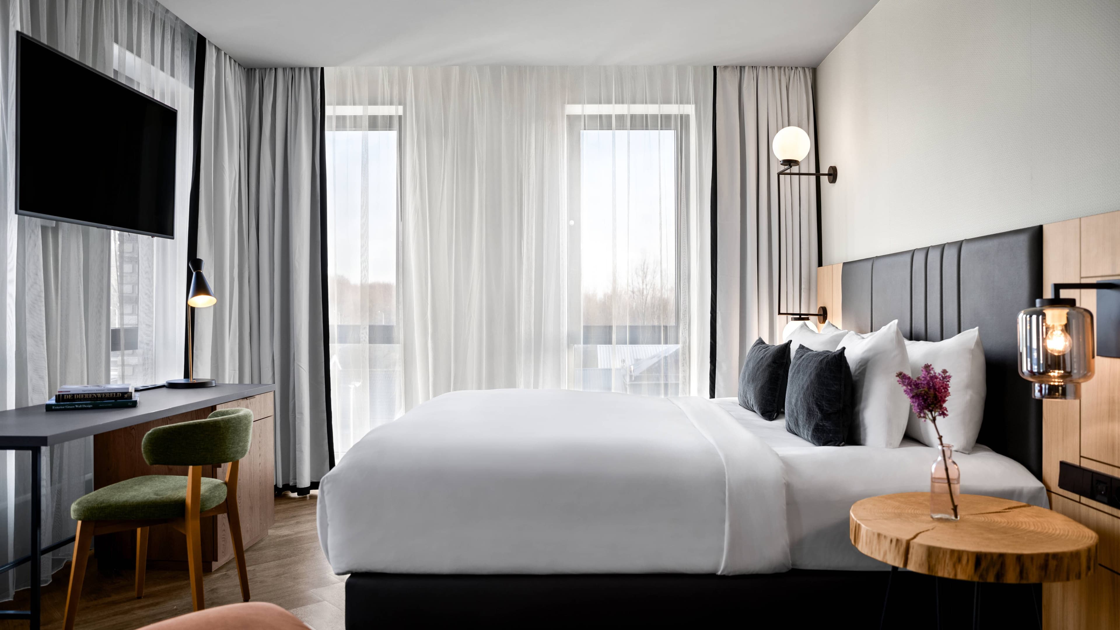 Renaissance Amsterdam Schiphol Airport Hotel - Image 2