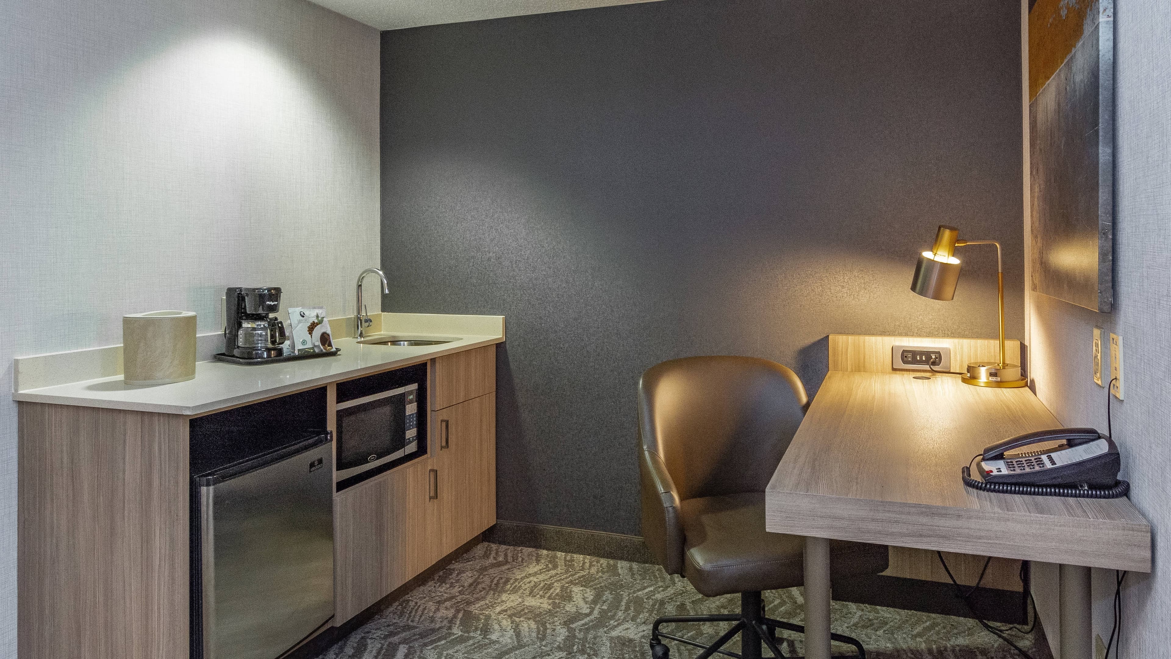 SpringHill Suites Anchorage Midtown - Image 5