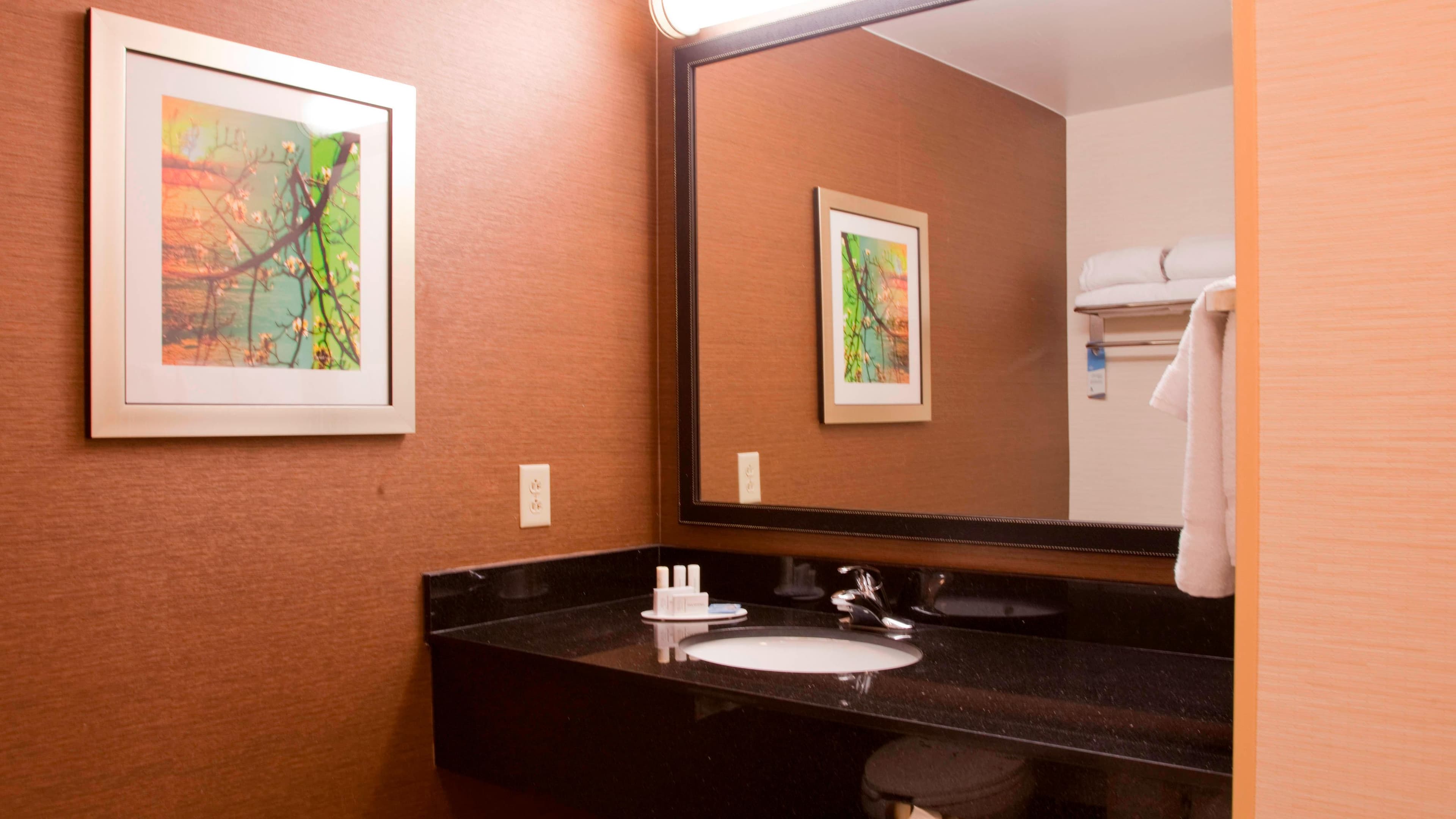 Fairfield Inn & Suites Bedford — 6