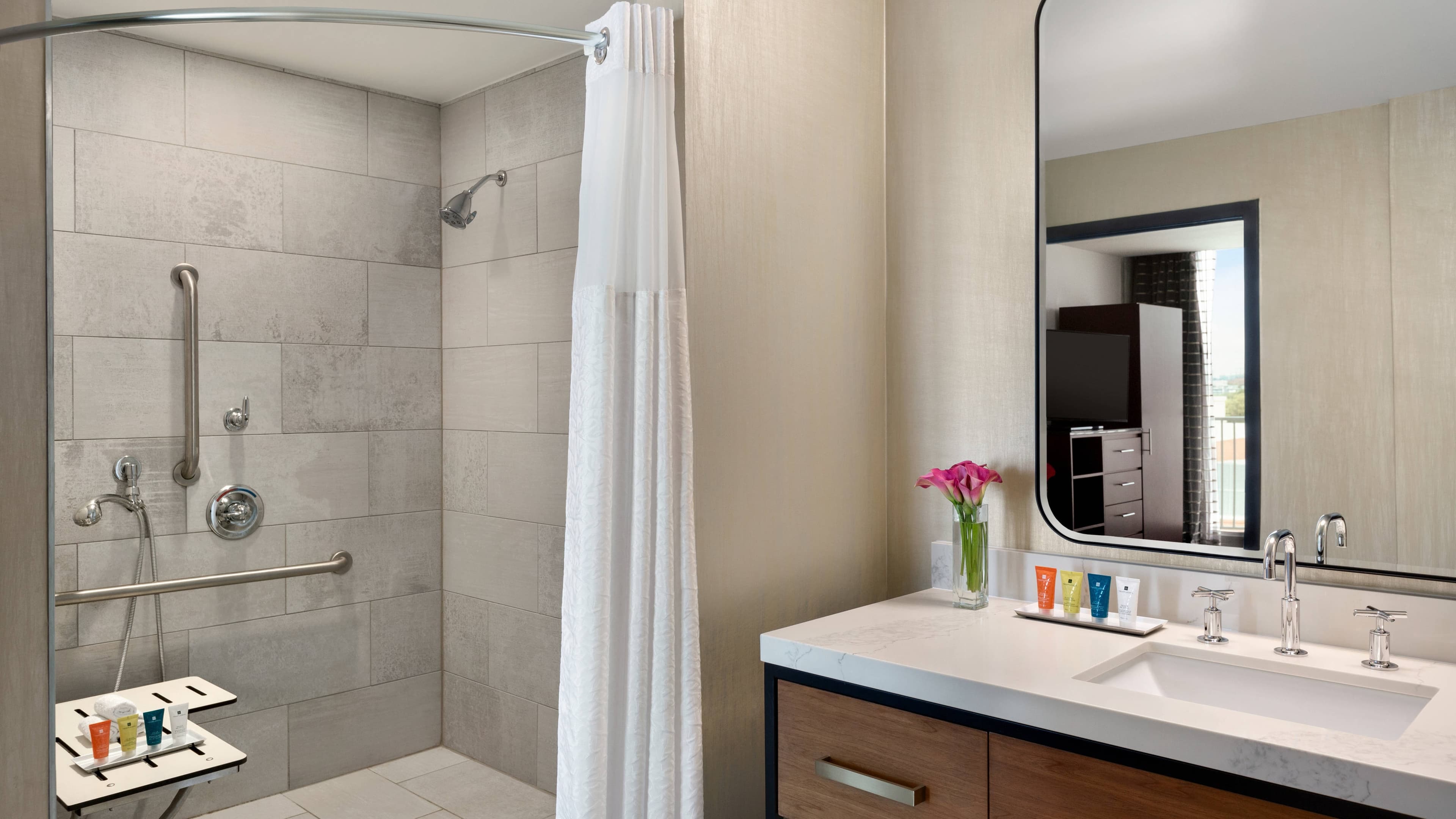 1 Bedroom Suite - Image 6