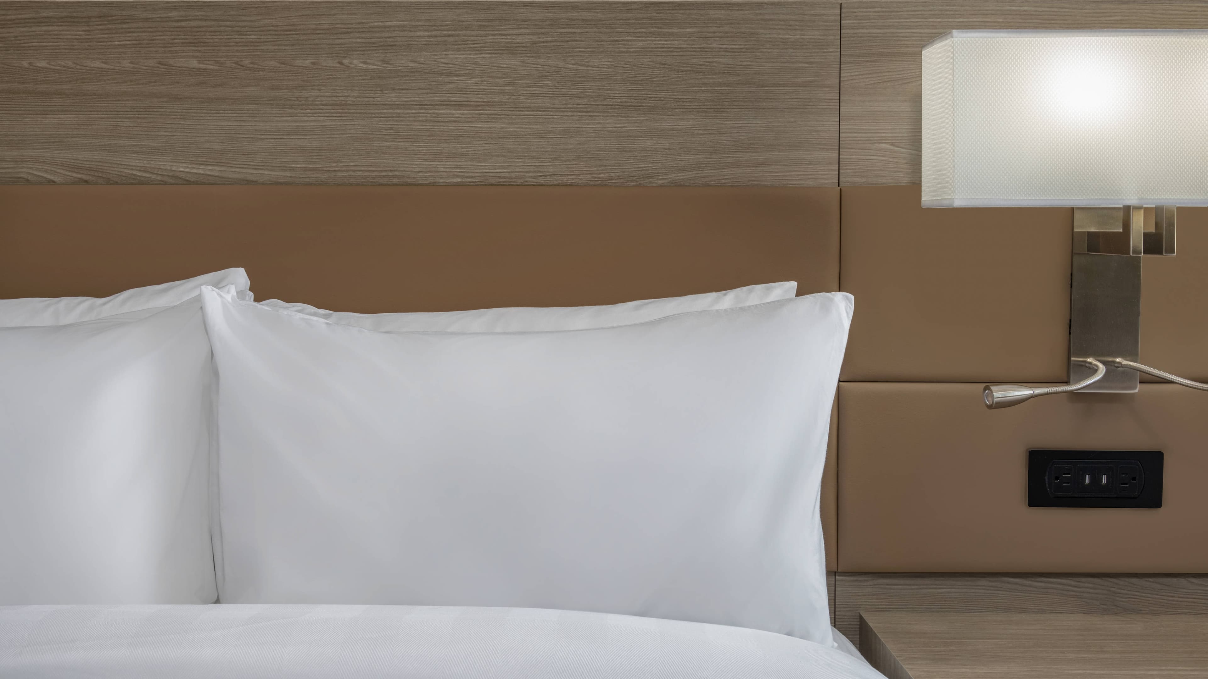 Holiday Inn Express & Suites Canton - Image 4