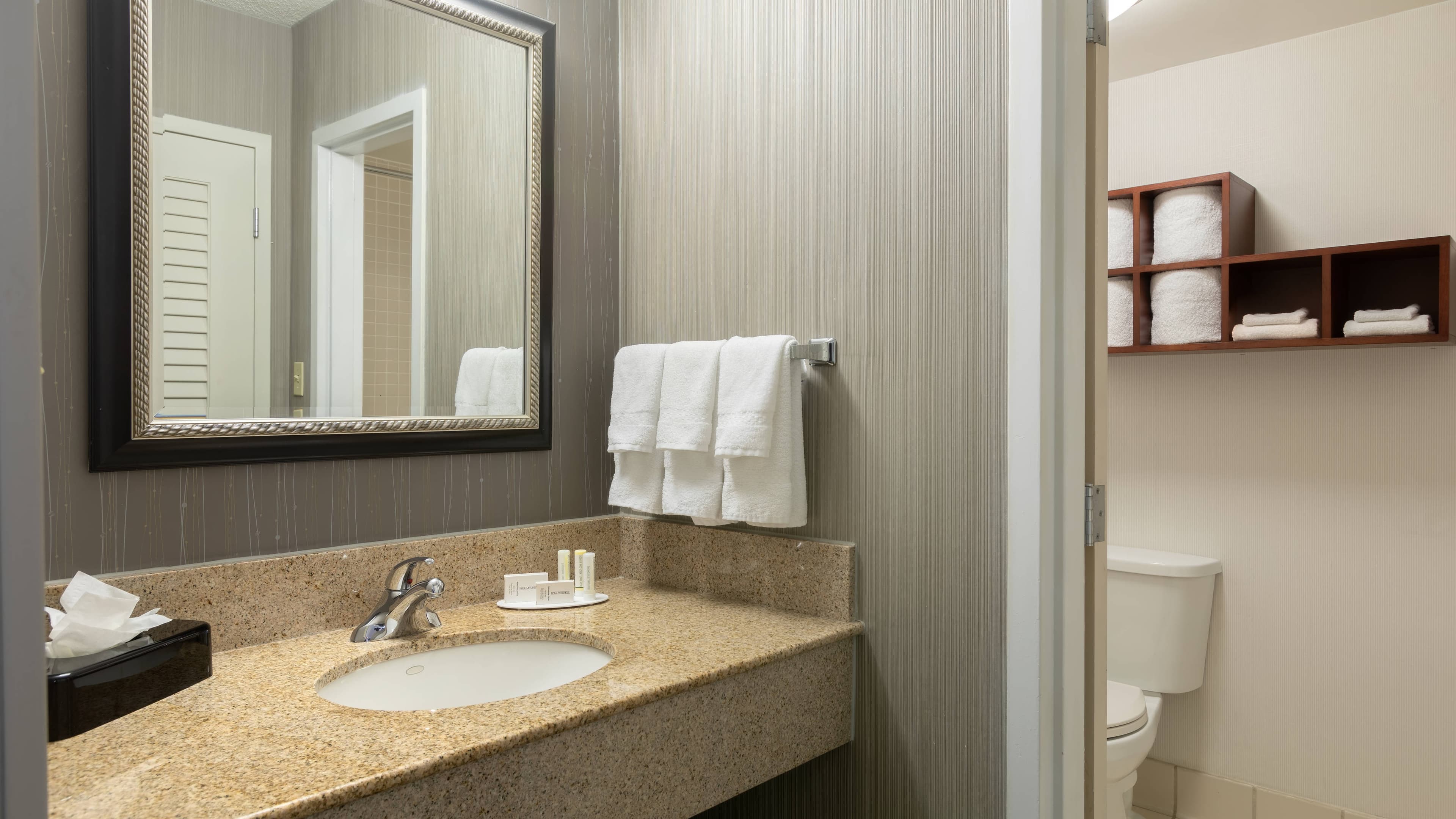 Courtyard Atlanta Windy Hill/Ballpark - Image 4