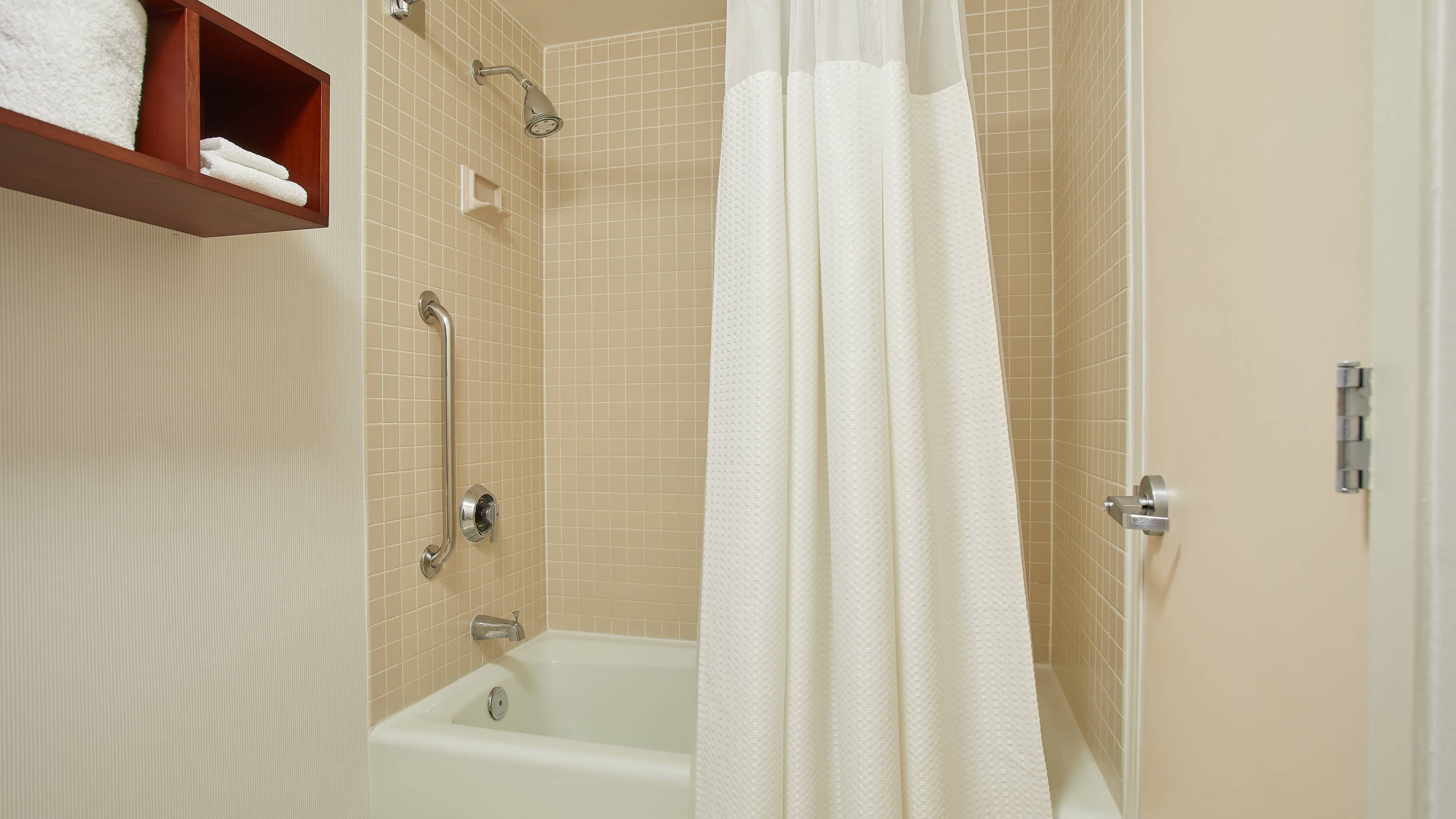 Courtyard Atlanta Windy Hill/Ballpark - Image 5