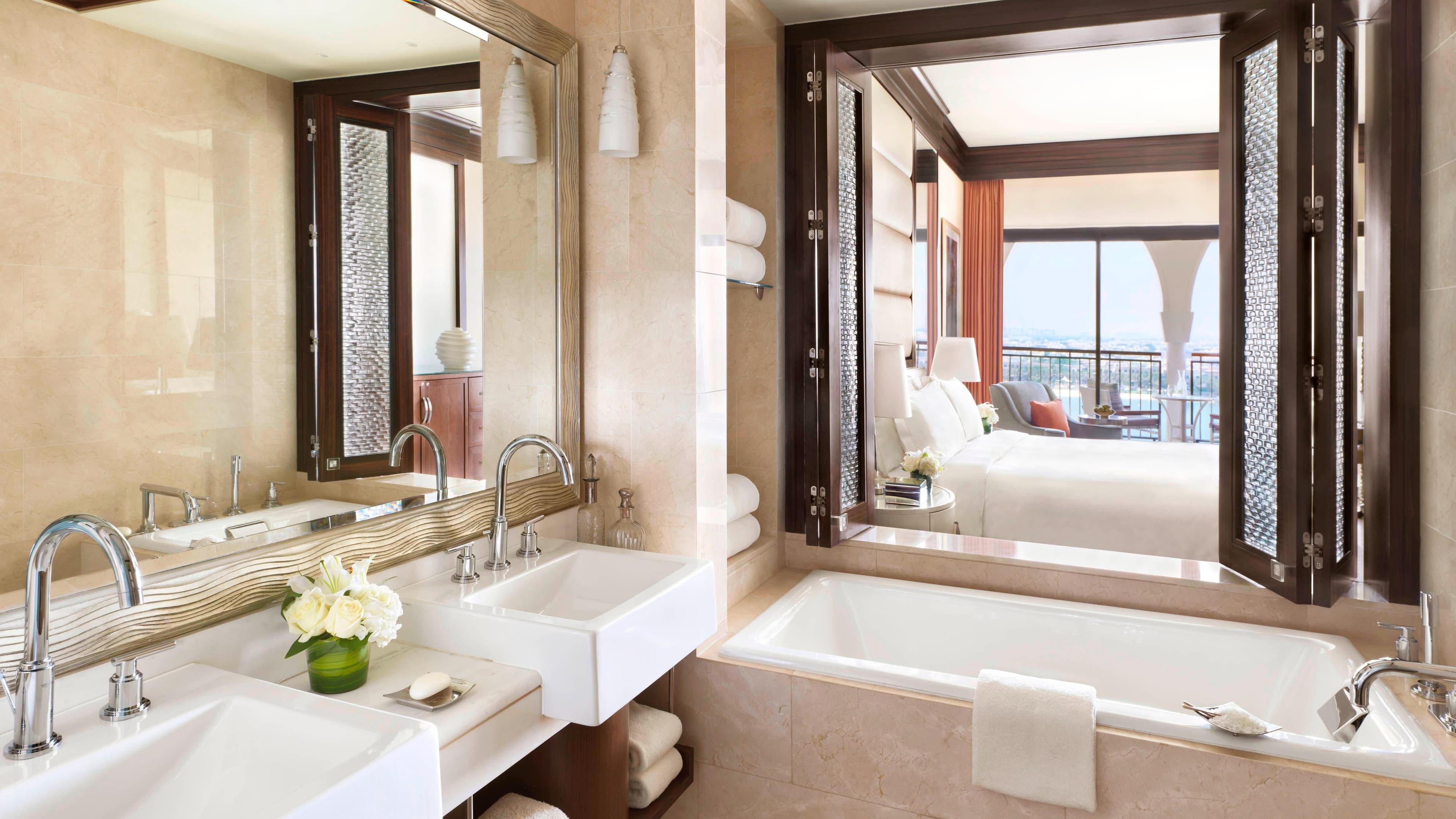 The Ritz-Carlton Abu Dhabi, Grand Canal - Image 4