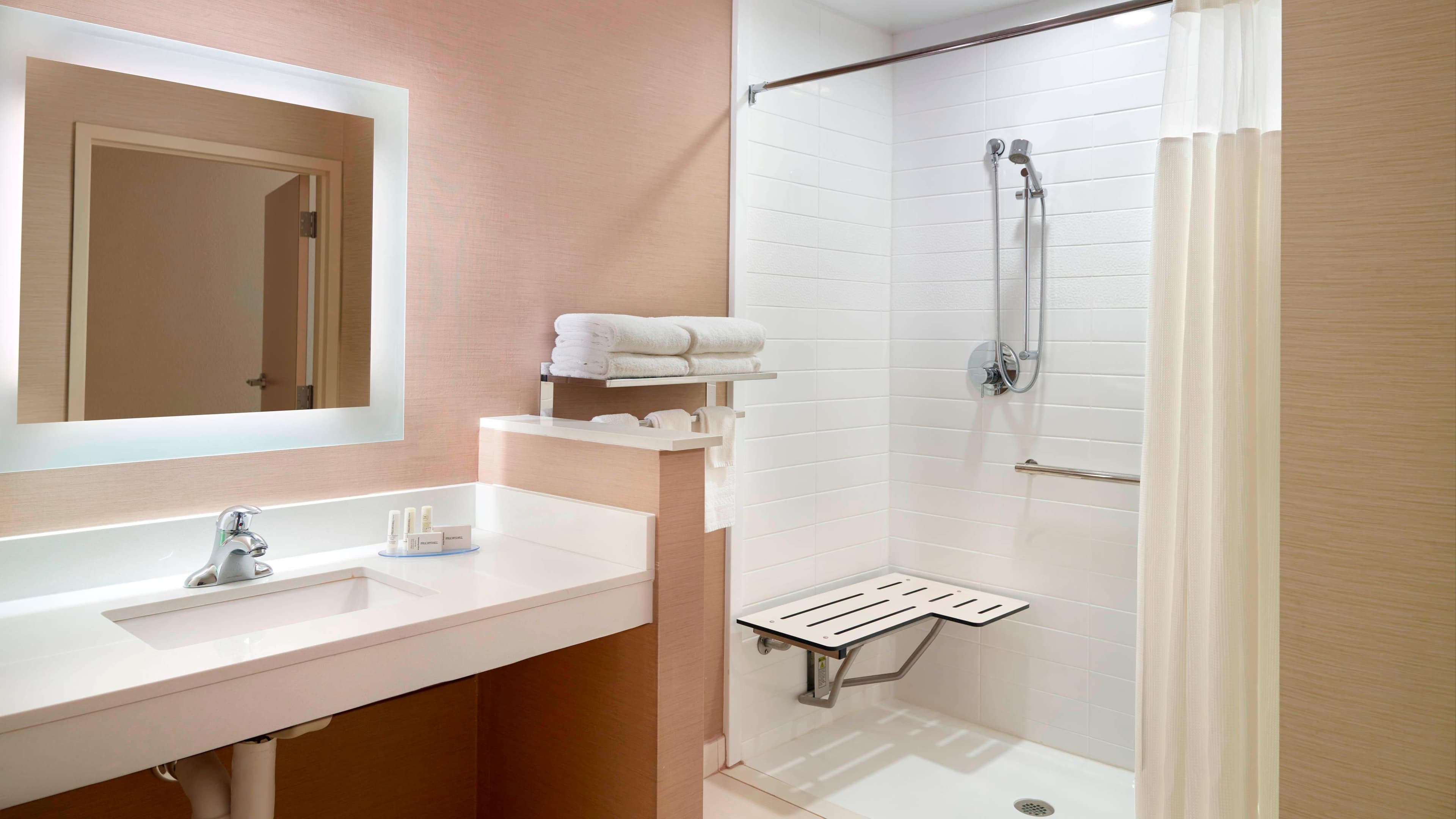 Fairfield Inn & Suites Hendersonville Flat Rock — 6