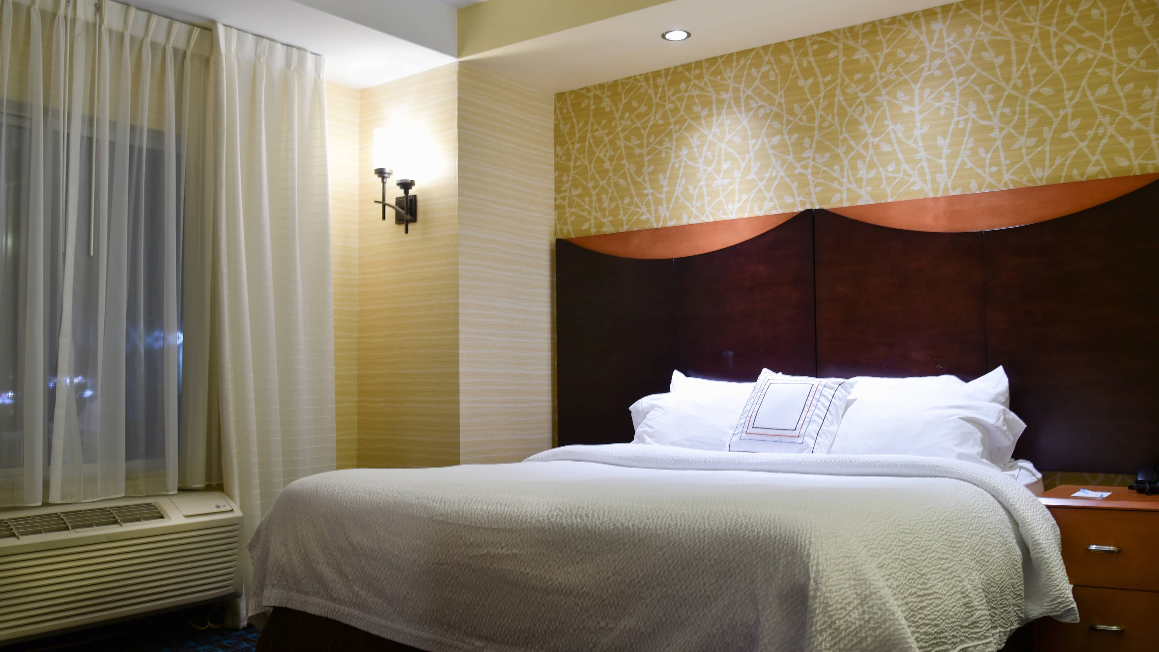 Fairfield Inn & Suites Hartford Airport - Image 4