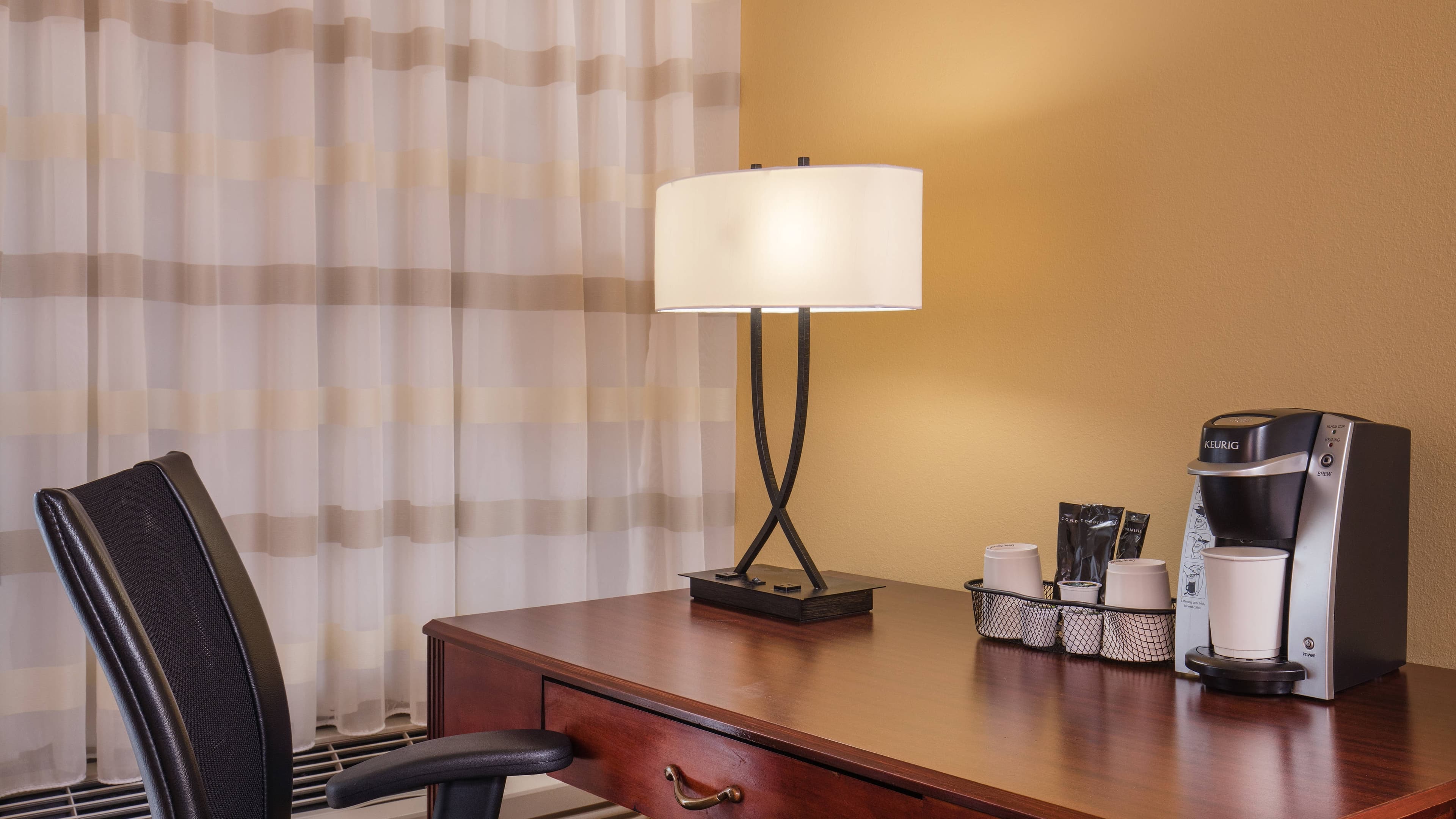 Courtyard Hartford Manchester - Image 5