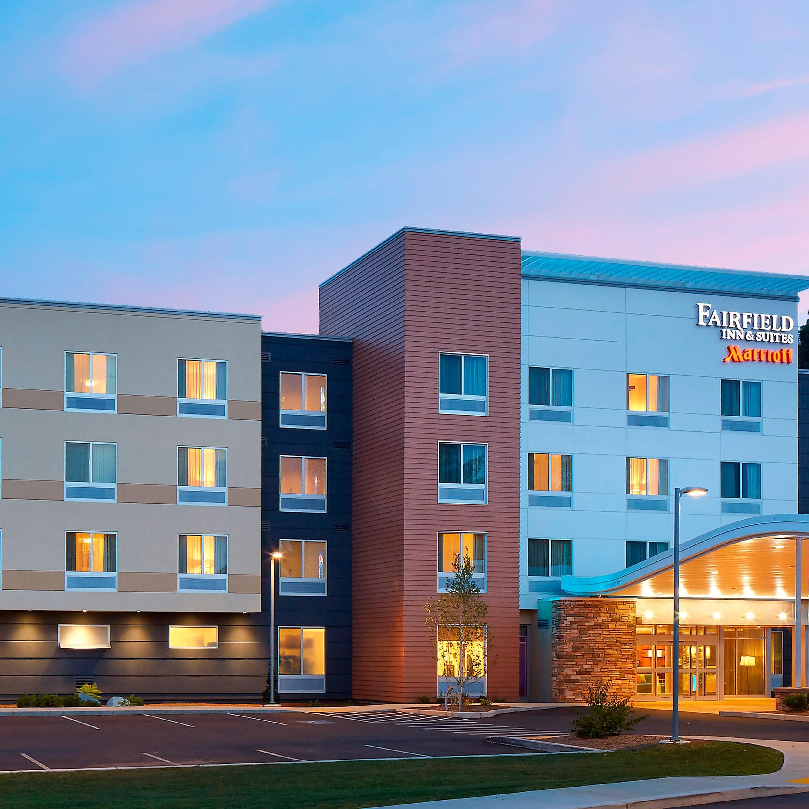 Fairfield Inn & Suites Springfield Northampton/Amherst - Image 1