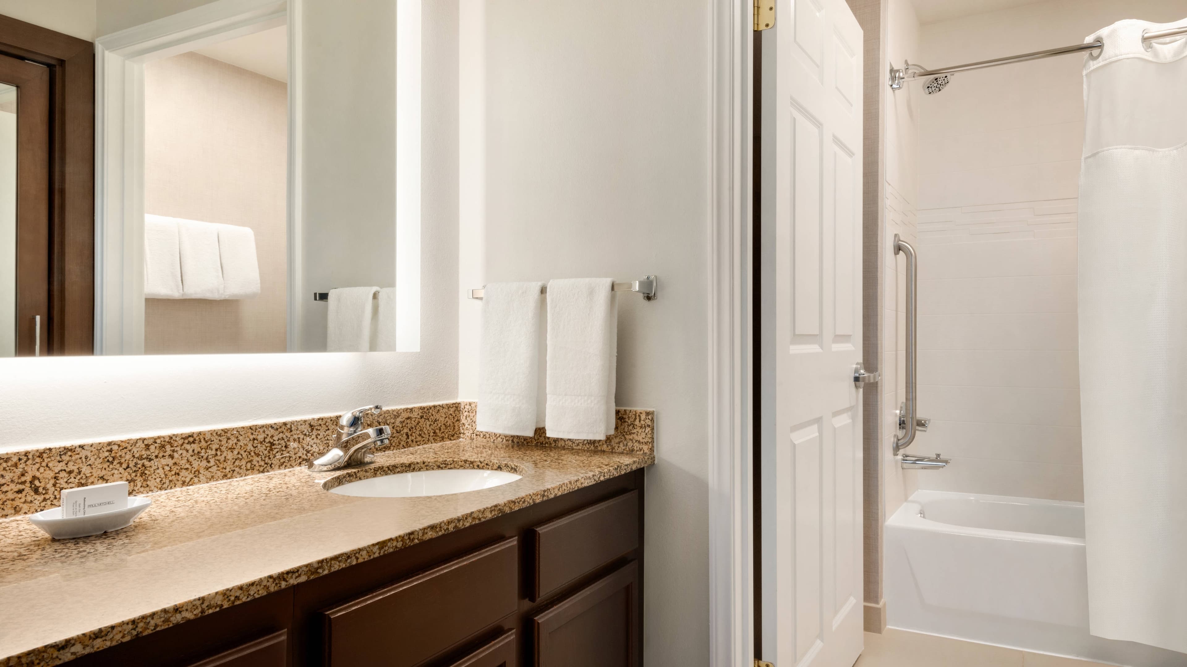 1 Bedroom Larger Suite - Image 7
