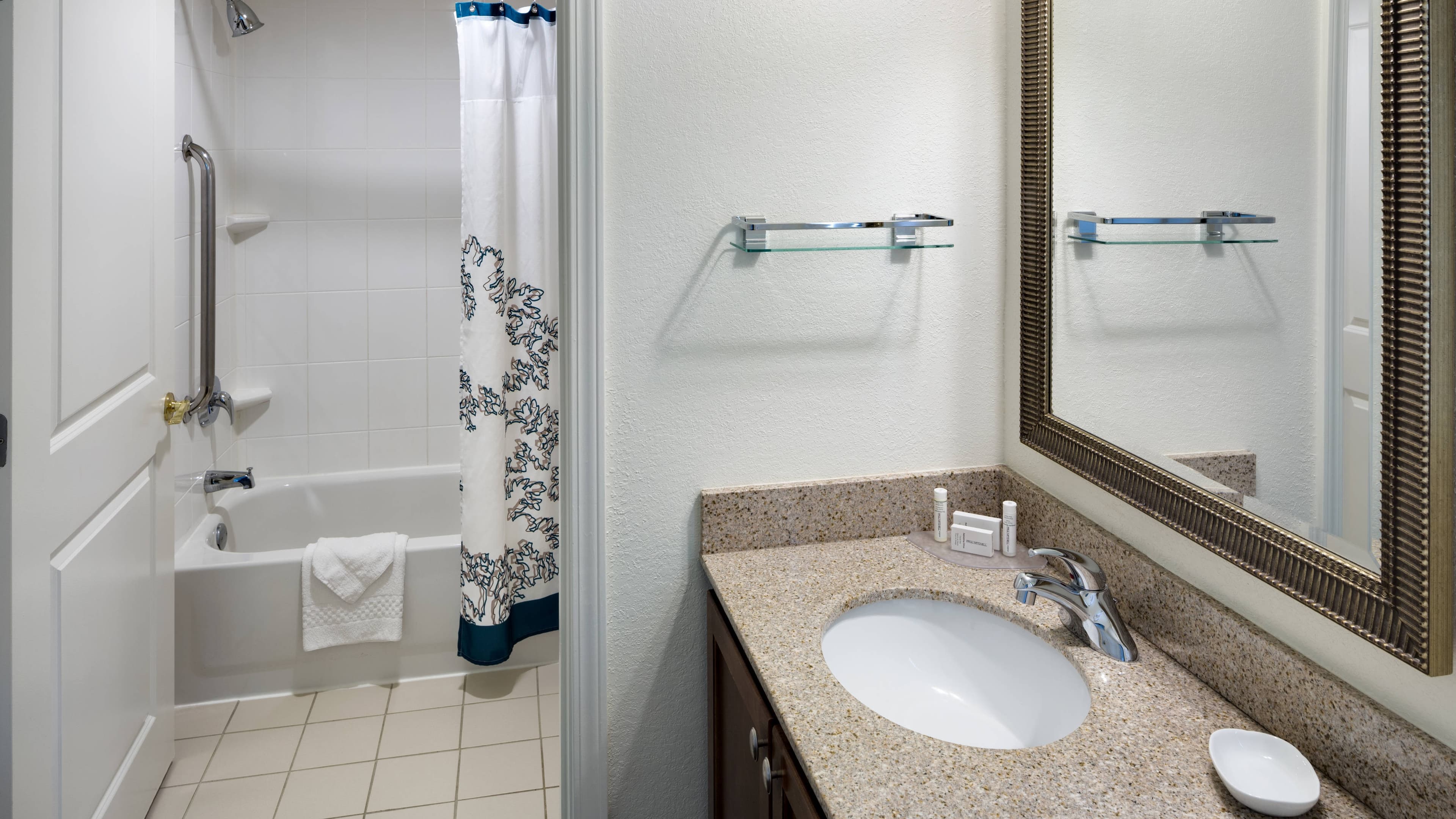 1 Bedroom Suite - Image 5