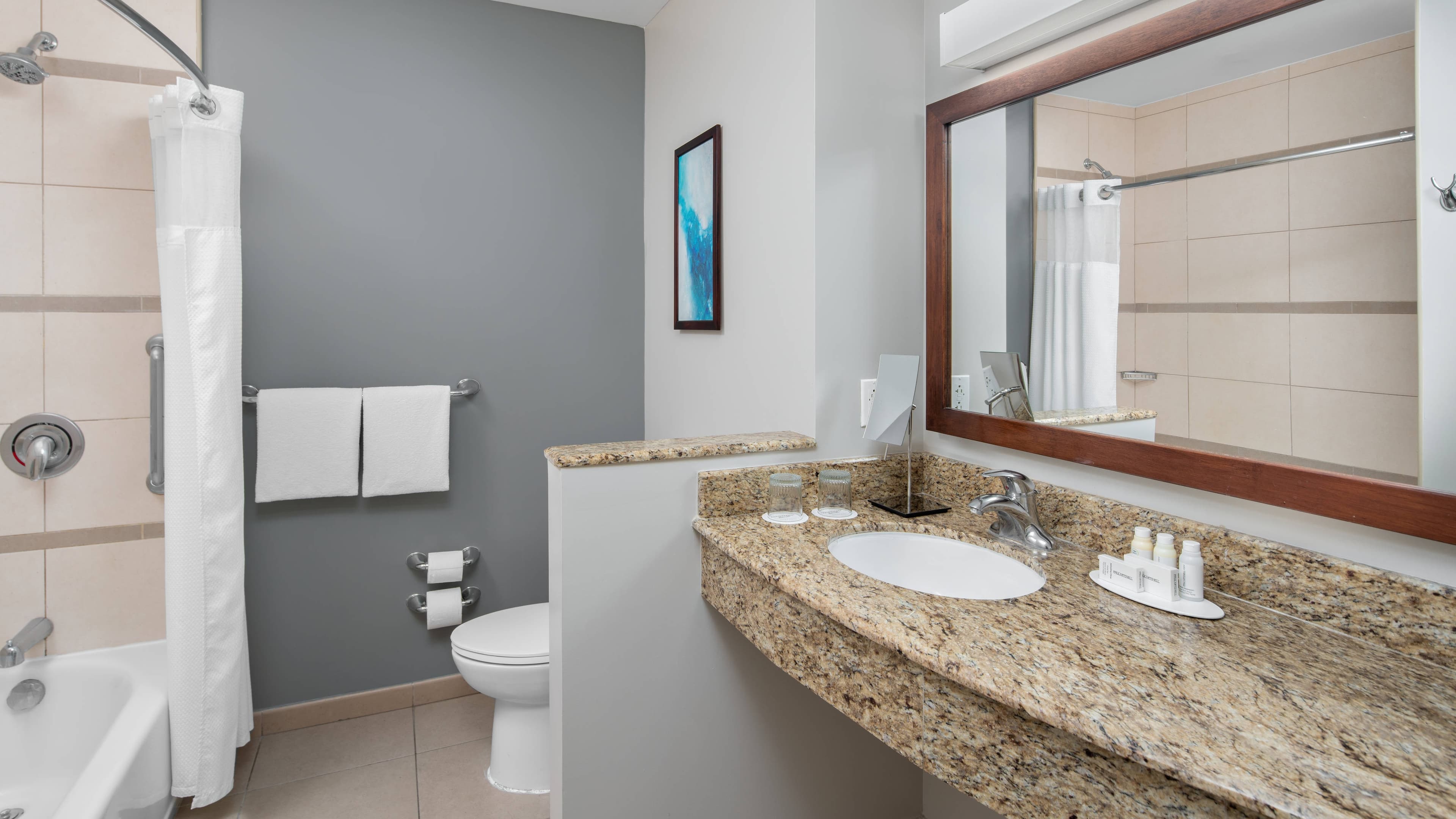 Spacious Guest Room - Image 6
