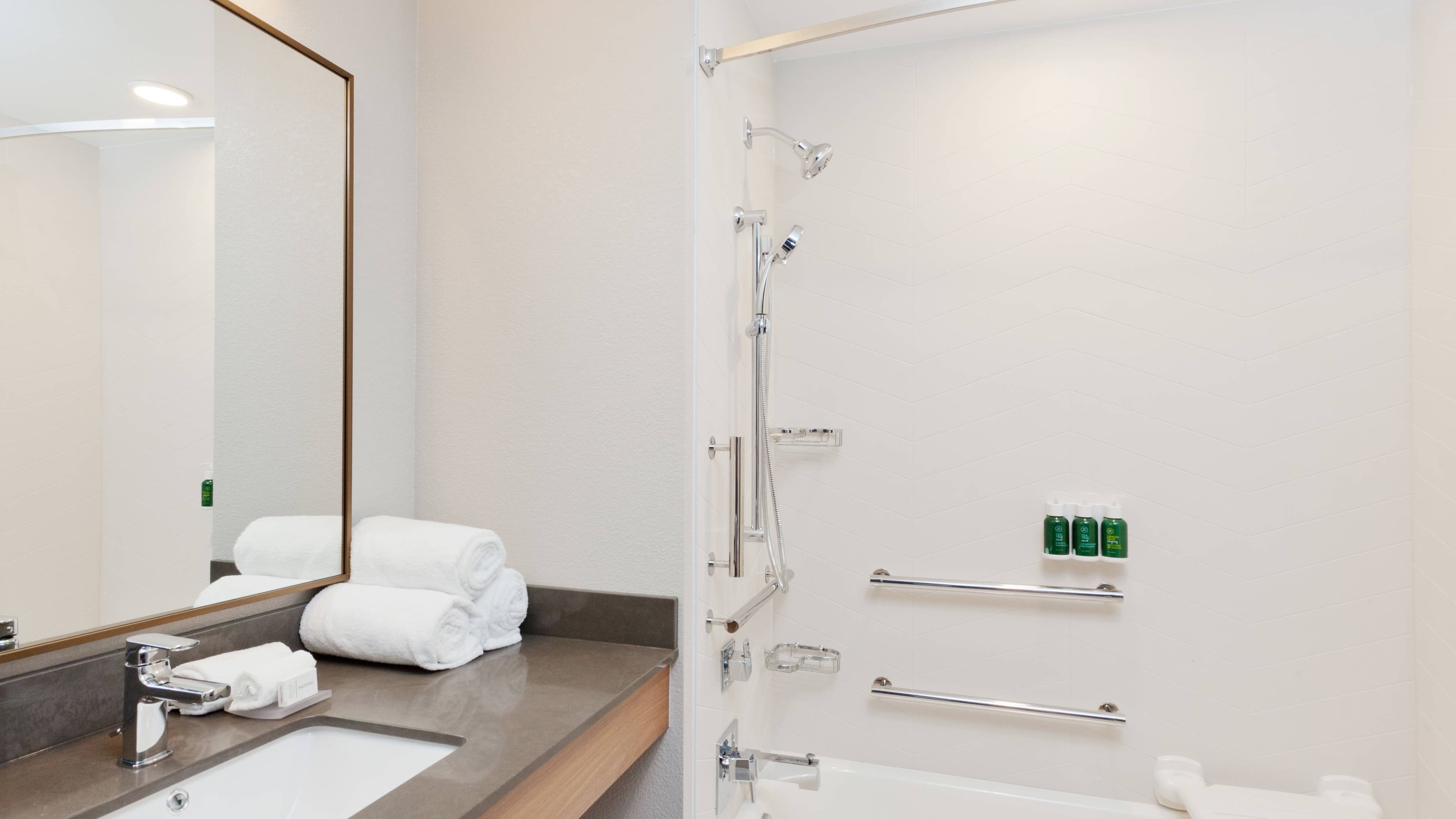 Fairfield Inn & Suites Birmingham Colonnade/Grandview - Image 3
