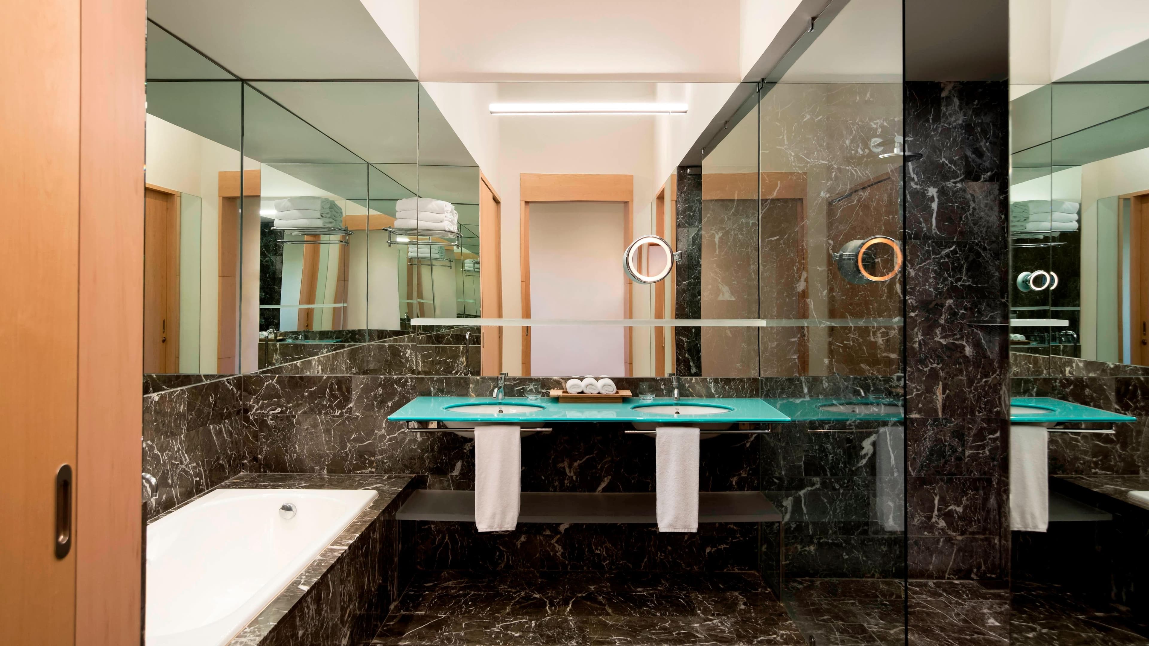 Deluxe Spa - Image 4