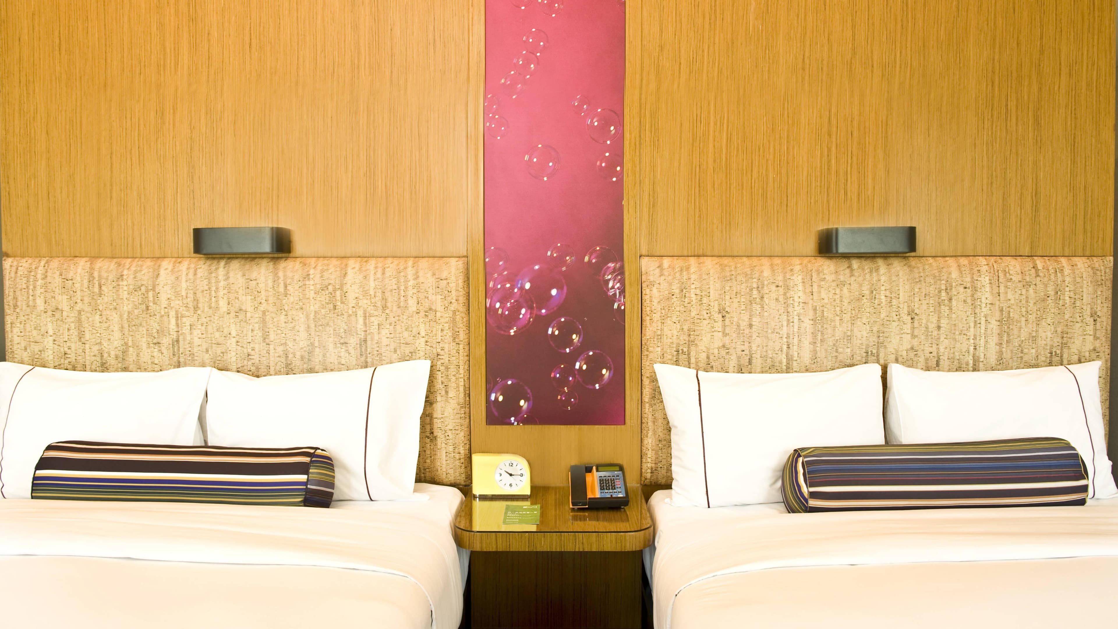 Aloft Queen Room - Image 1