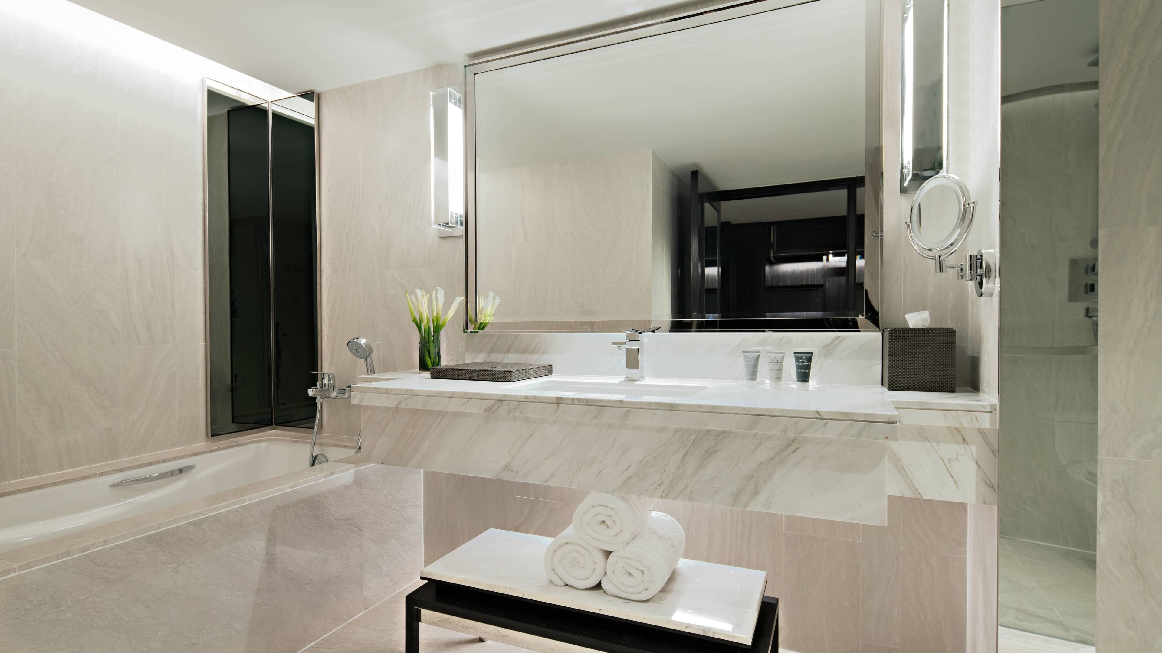 Executive lounge access - Image 4