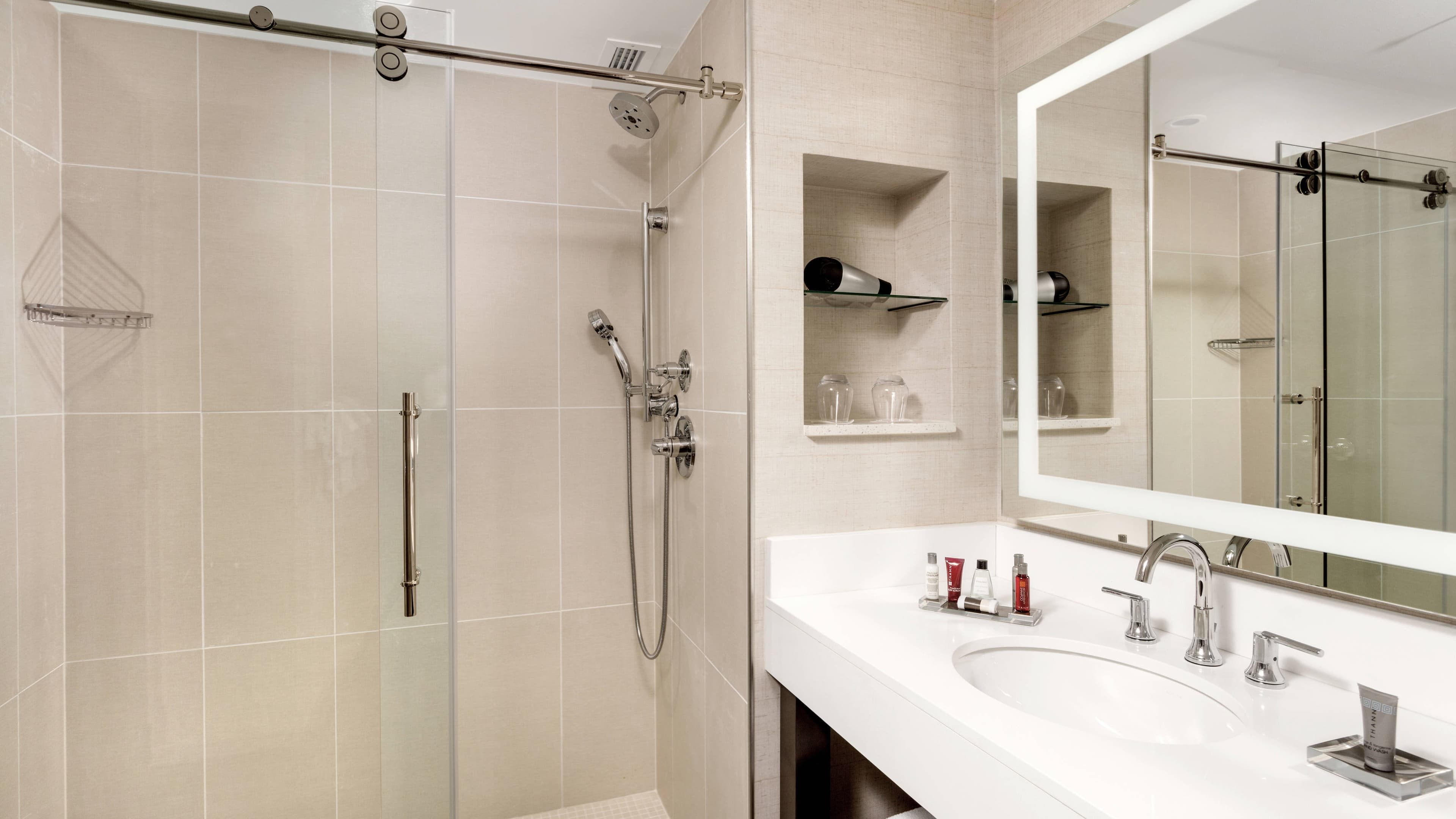 avid hotels Nashville Airport - Image 5