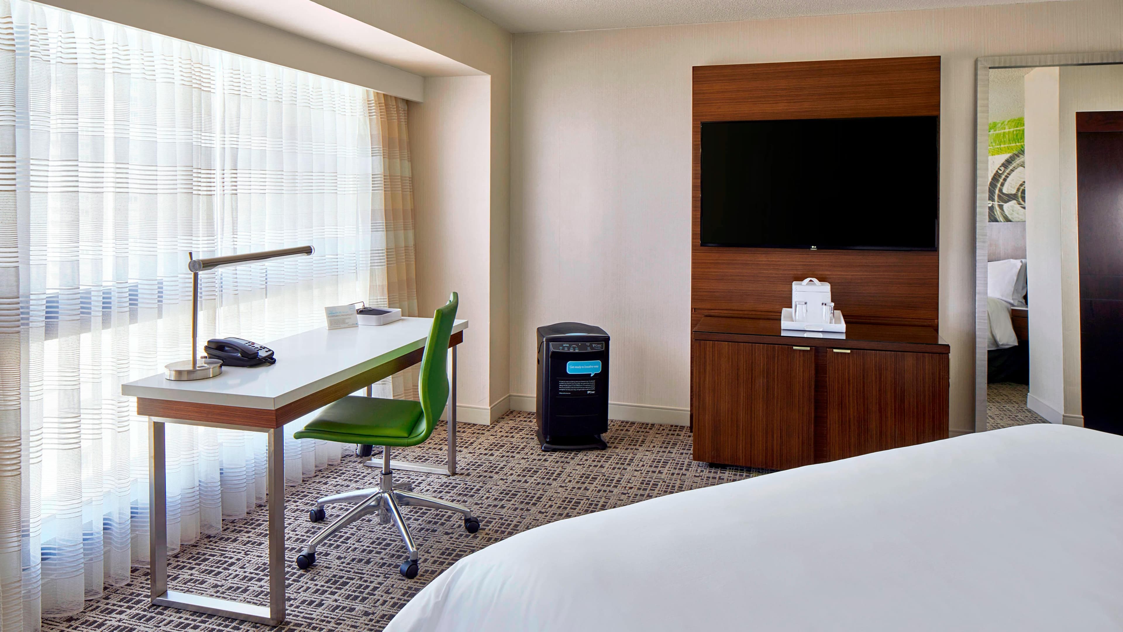 Holiday Inn & Suites Nashville Downtown - Broadway — 140