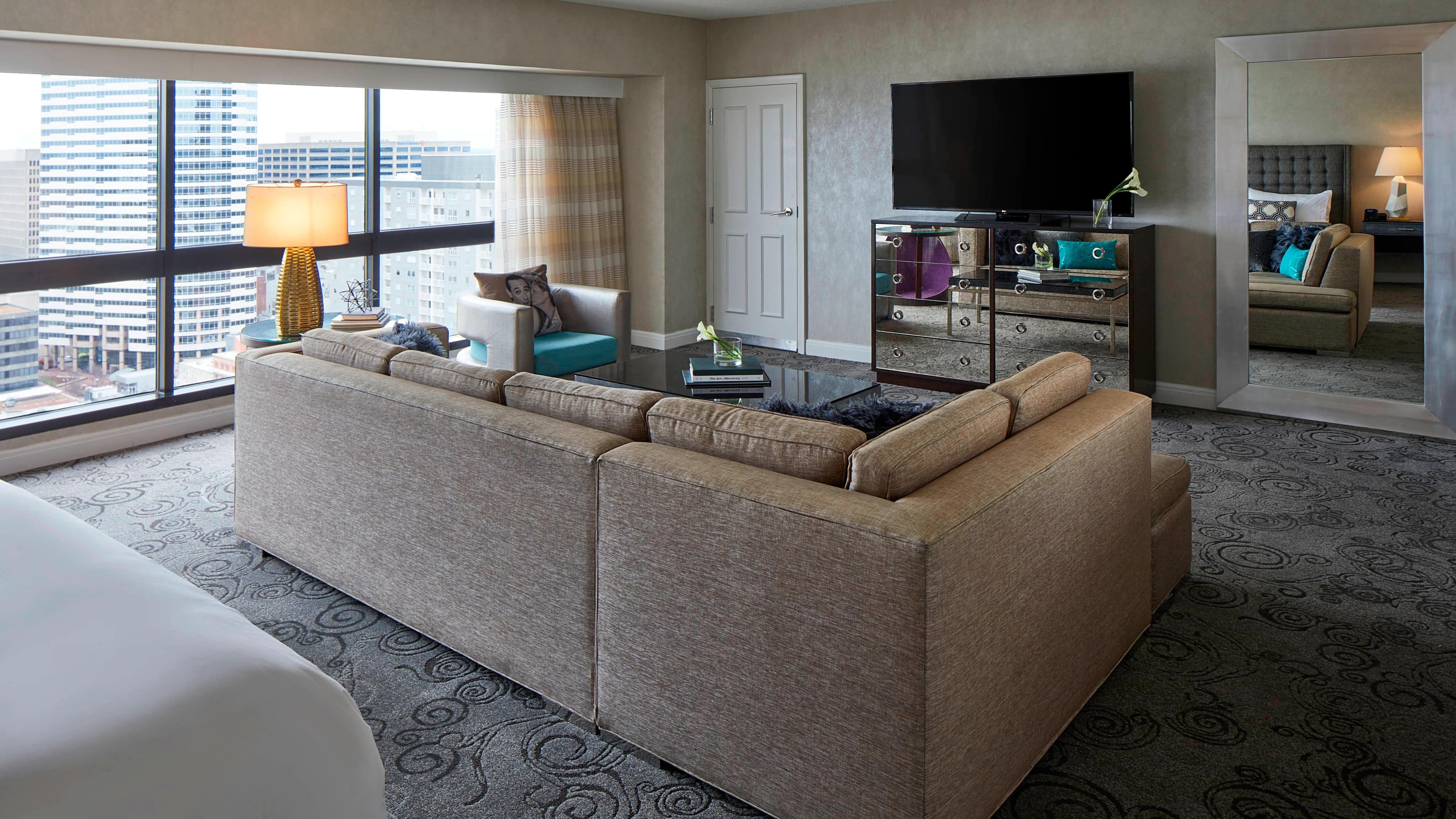 Holiday Inn & Suites Nashville Downtown - Broadway — 55