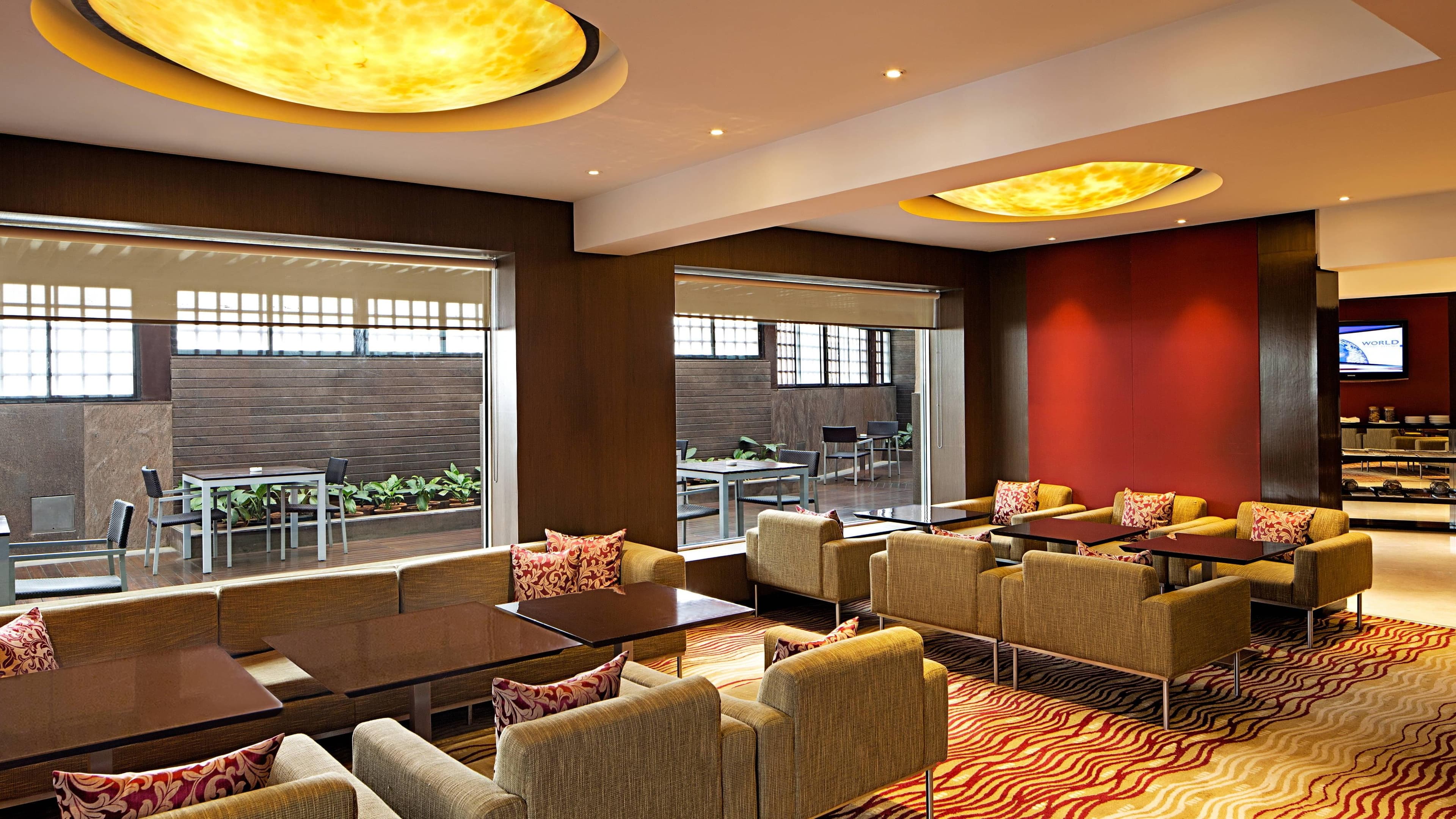 Executive lounge access - Image 4