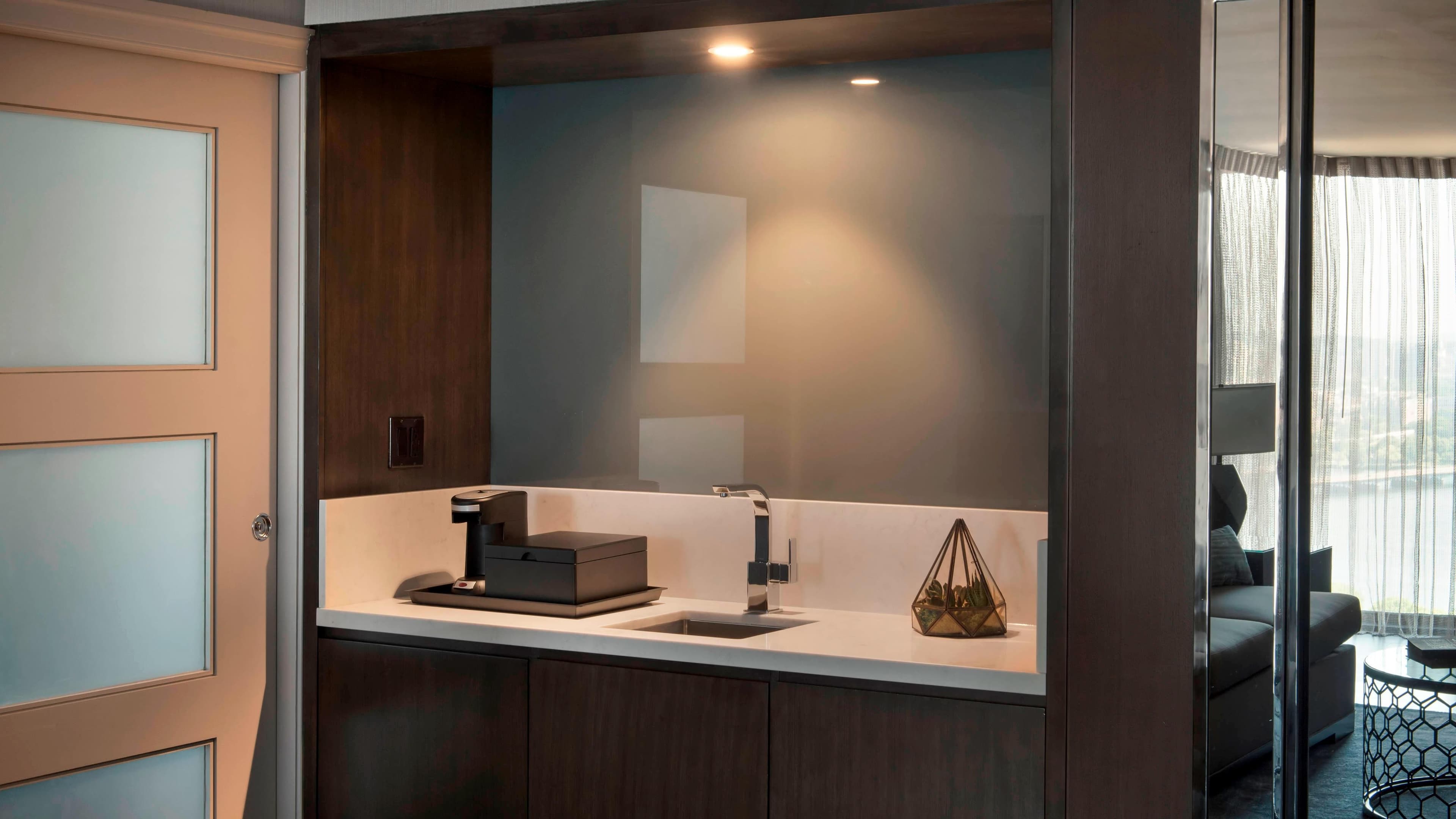 Holiday Inn Express & Suites Boston - Cambridge — 42
