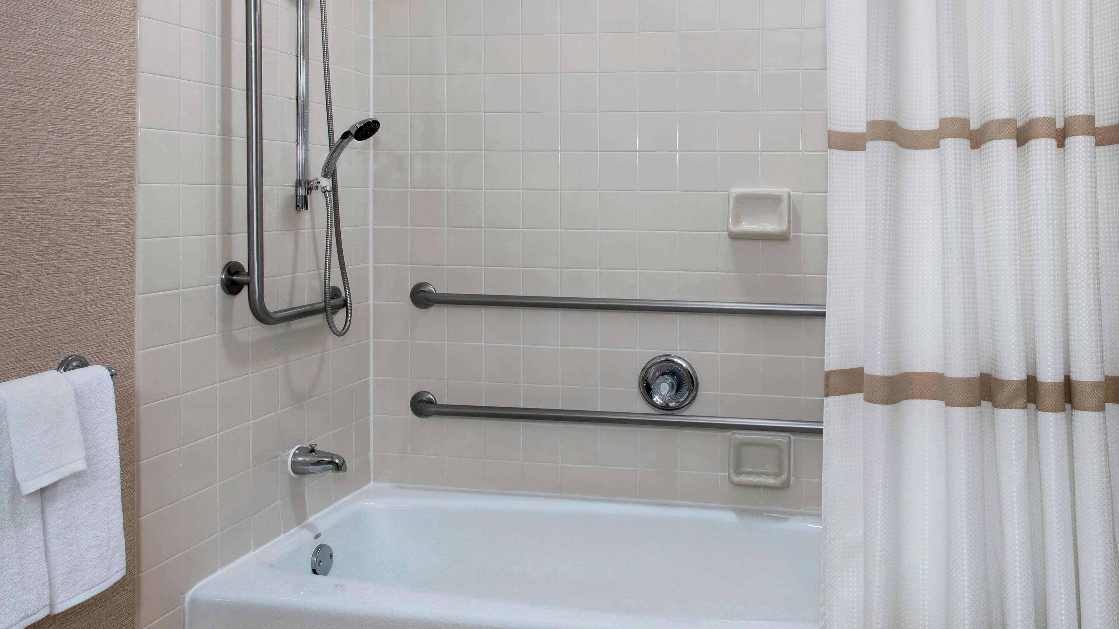 Holiday Inn & Suites Boston-Peabody — 9