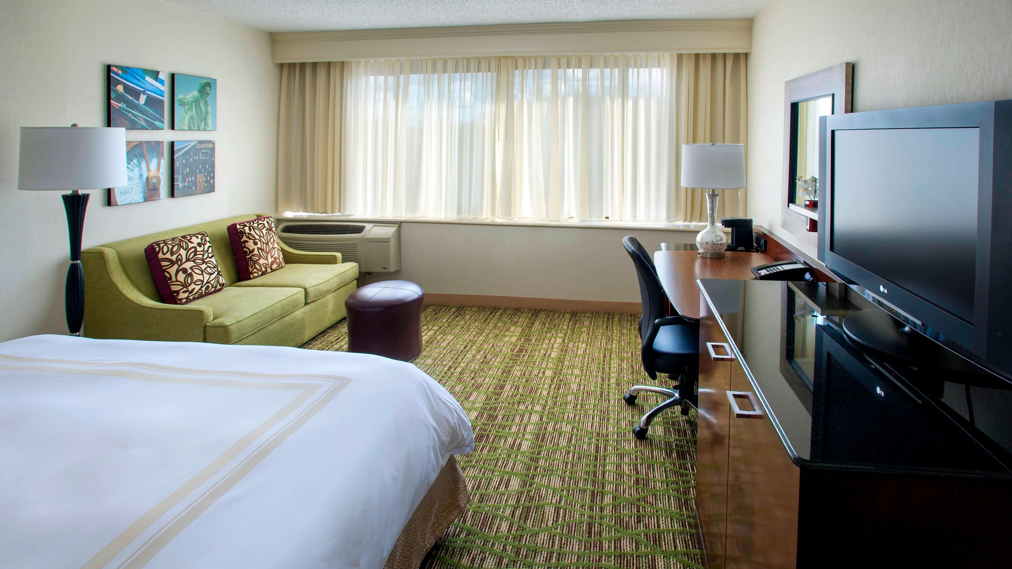 Holiday Inn & Suites Boston-Peabody — 6