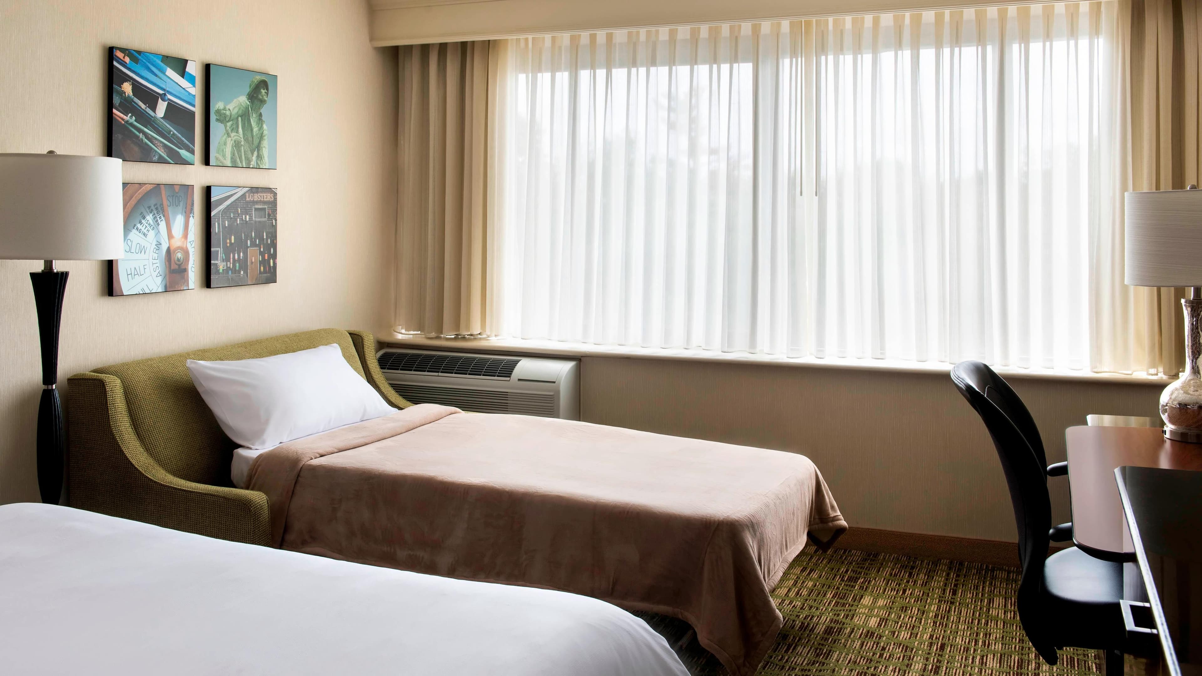 Holiday Inn & Suites Boston-Peabody — 7