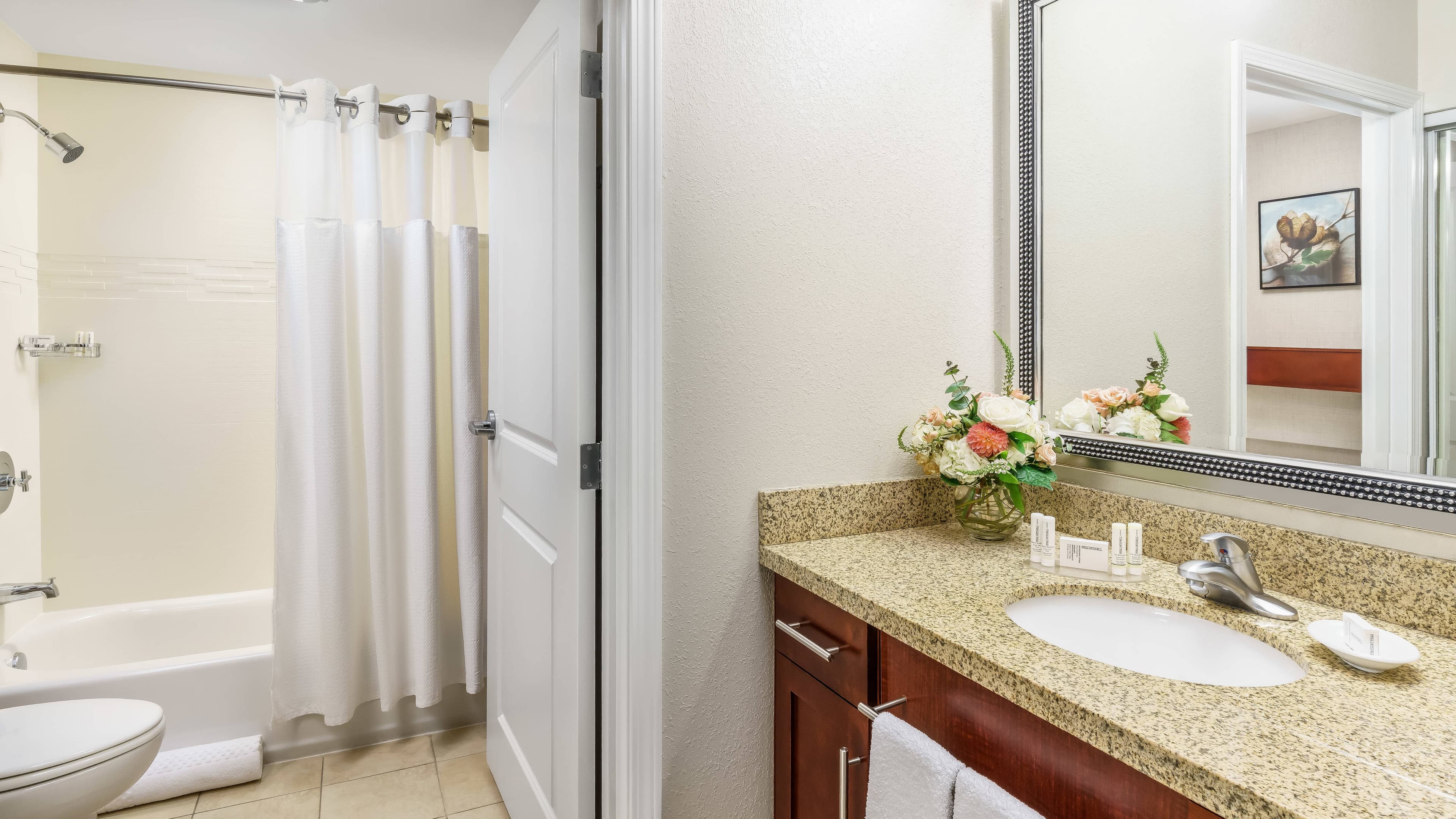 Residence Inn Burlington Colchester - Image 5