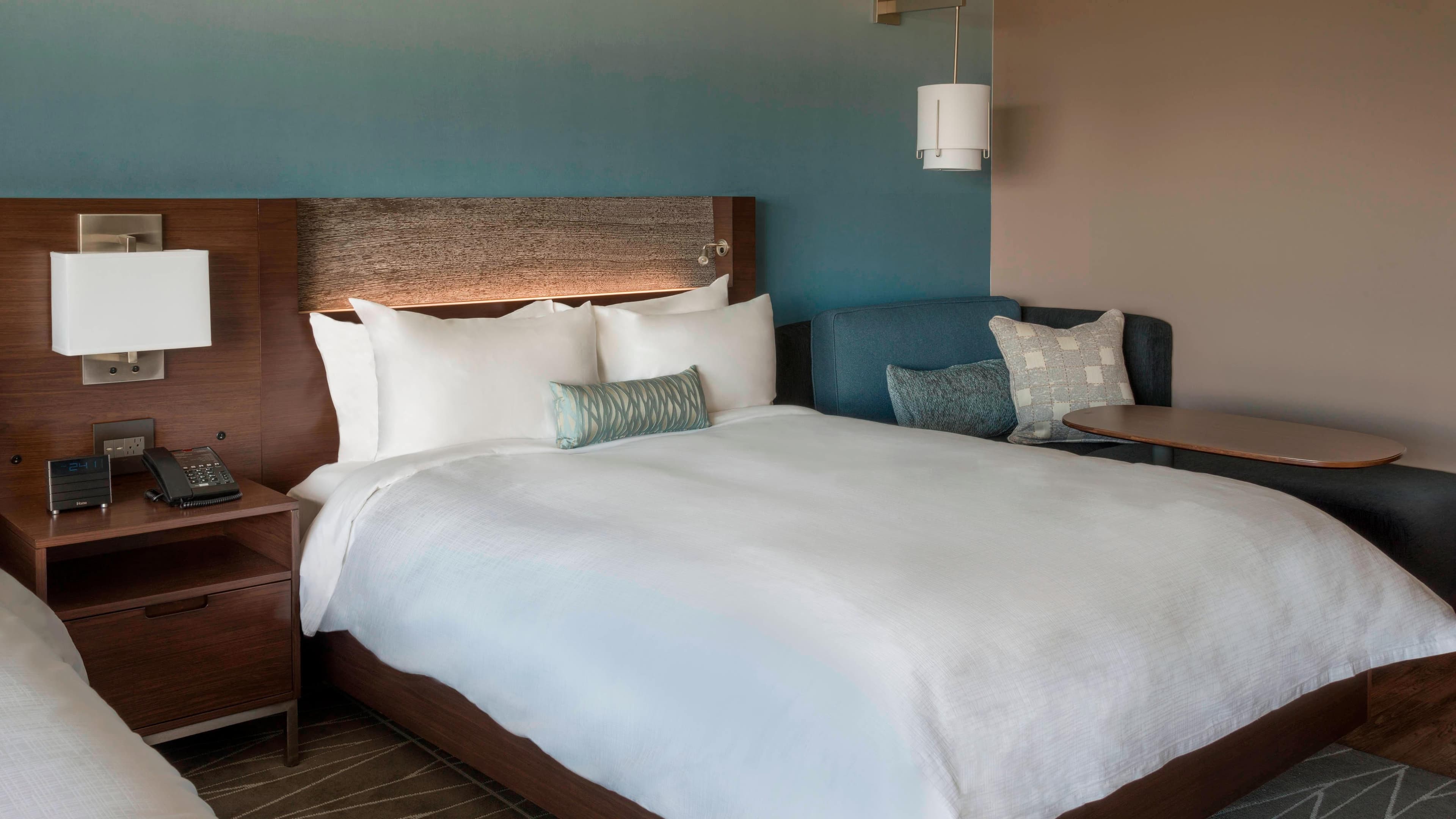 Buffalo Marriott at LECOM HARBORCENTER - Image 3