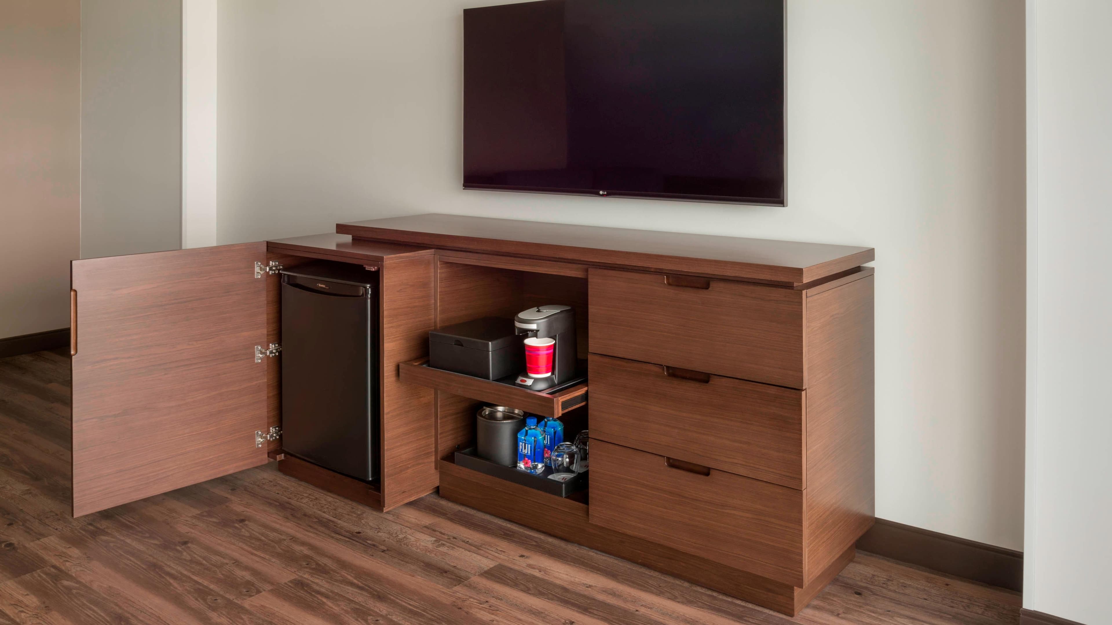 Buffalo Marriott at LECOM HARBORCENTER - Image 4