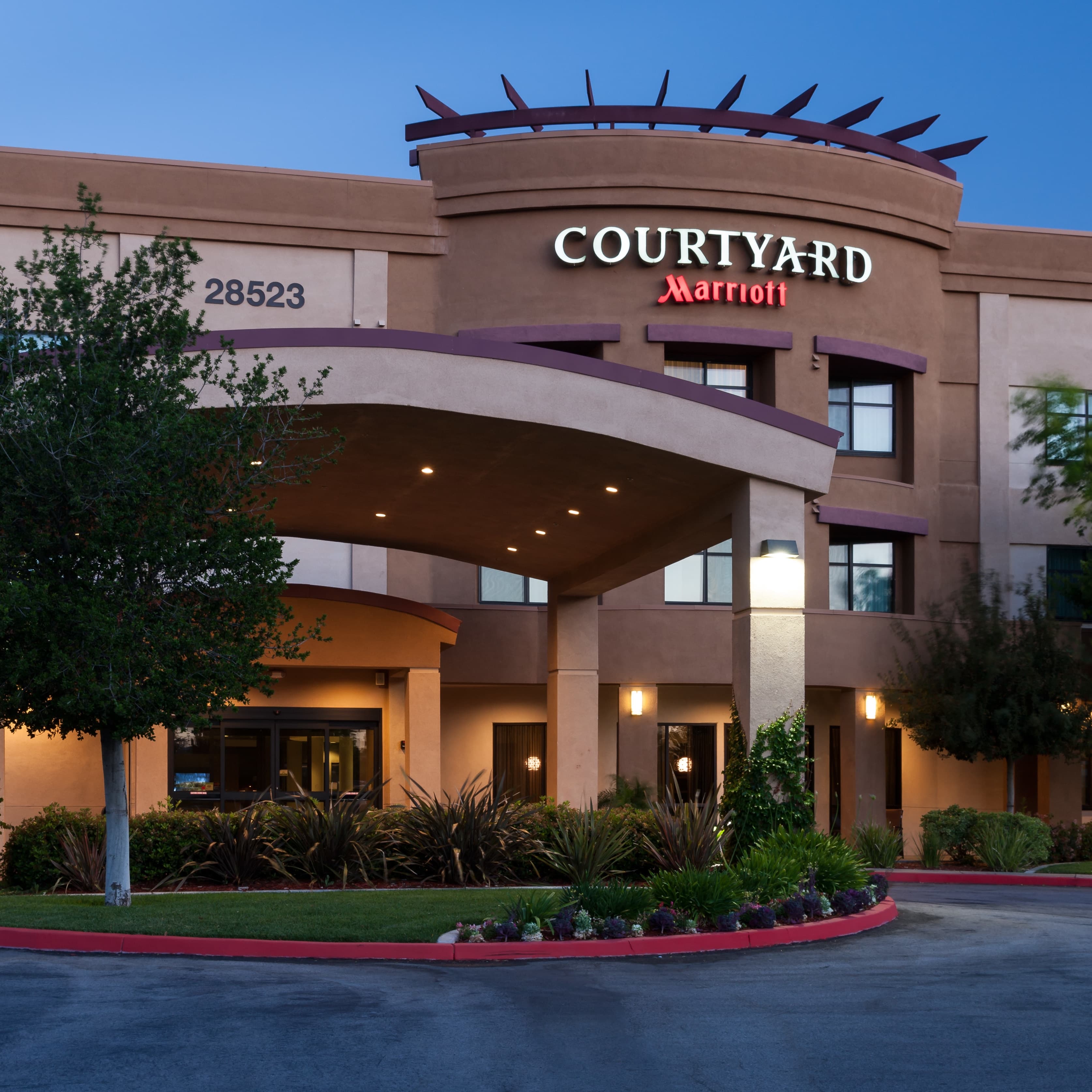 Courtyard Santa Clarita Valencia