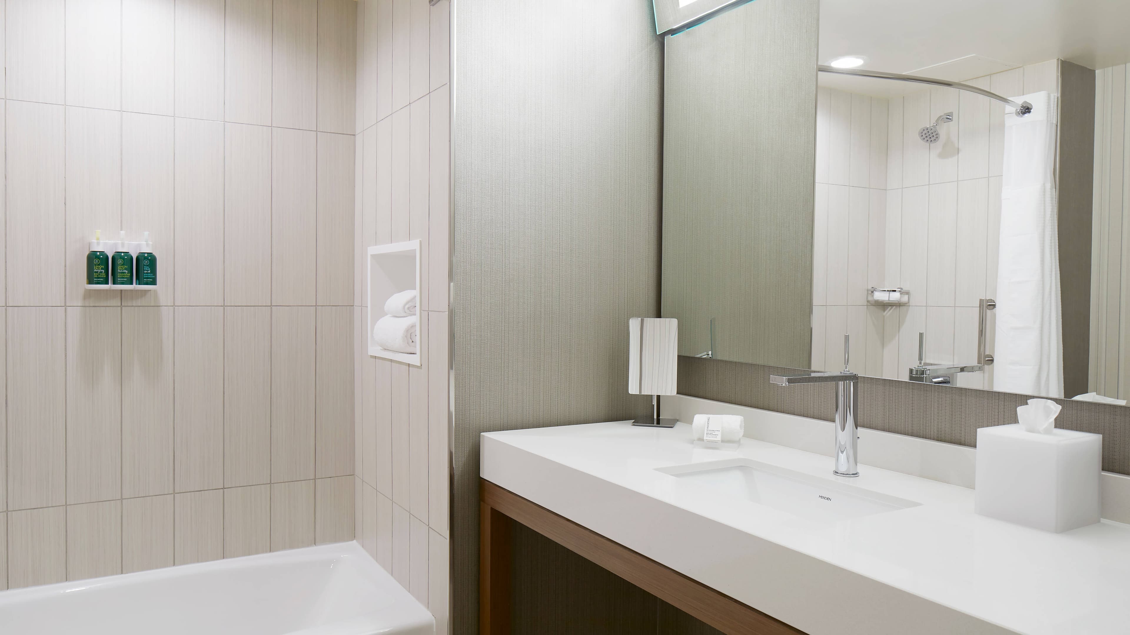 Guest Room - Image 4