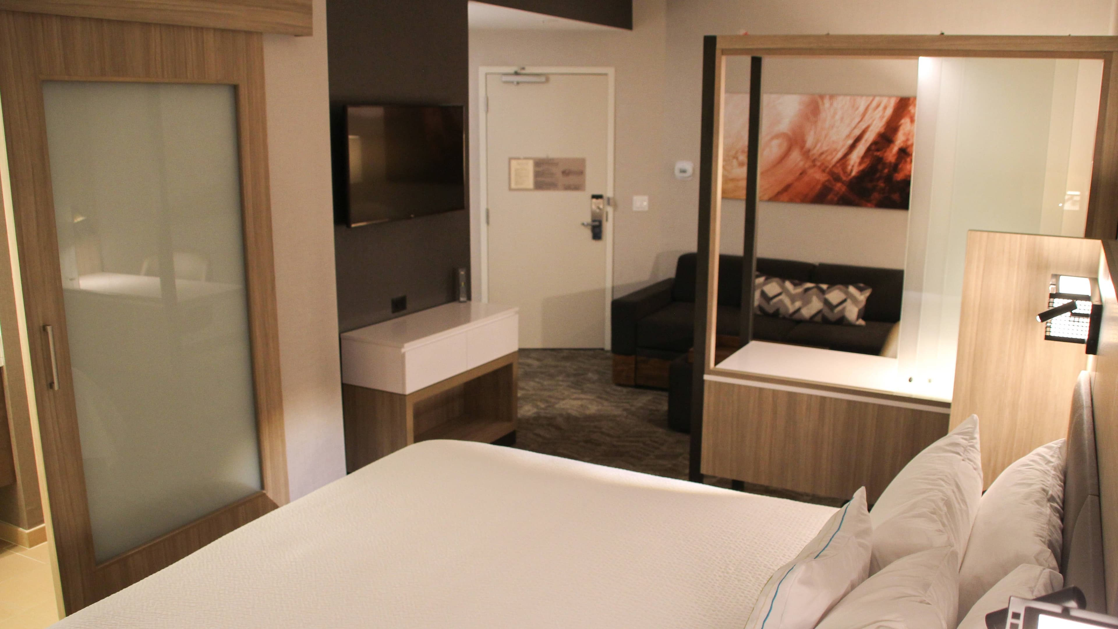 Suite - Image 1