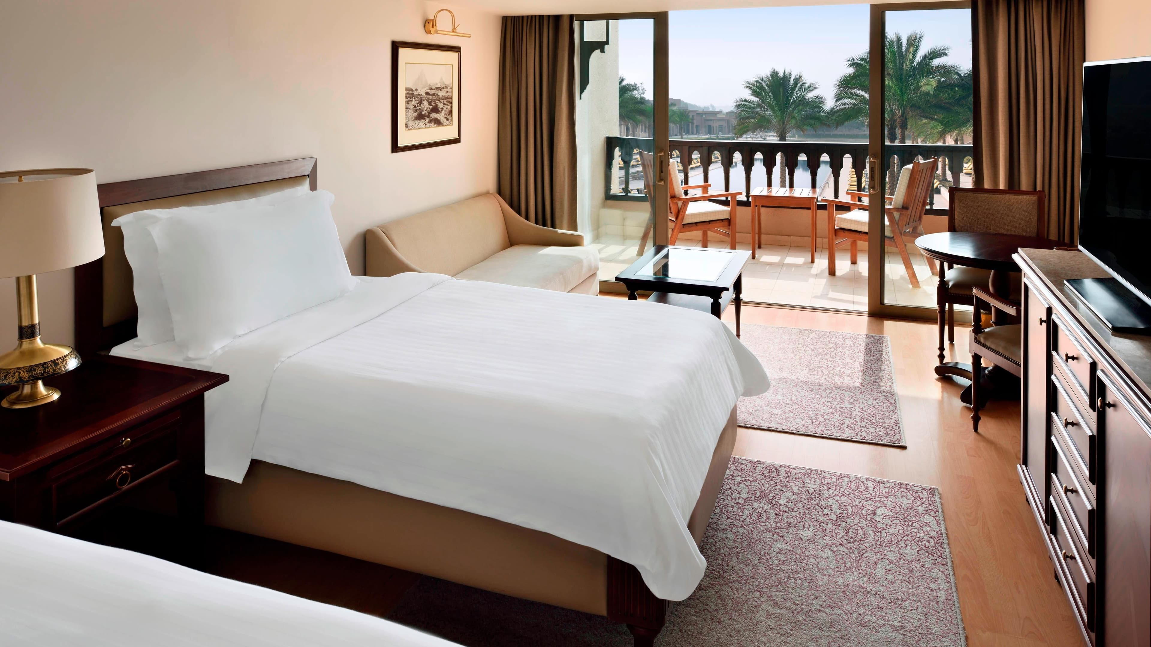 Deluxe Guest room - Image 4