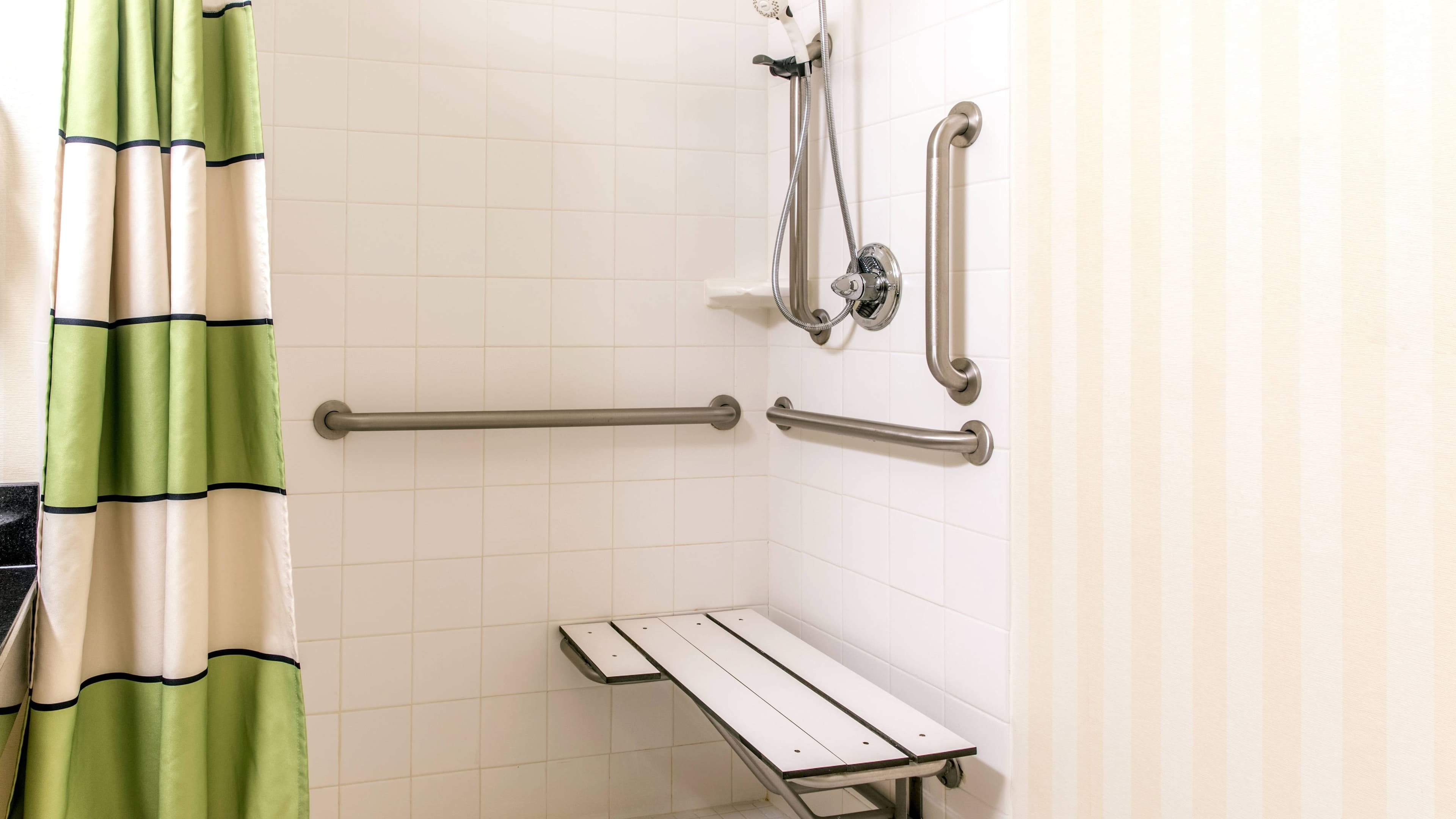 Fairfield Inn & Suites Canton - Image 4