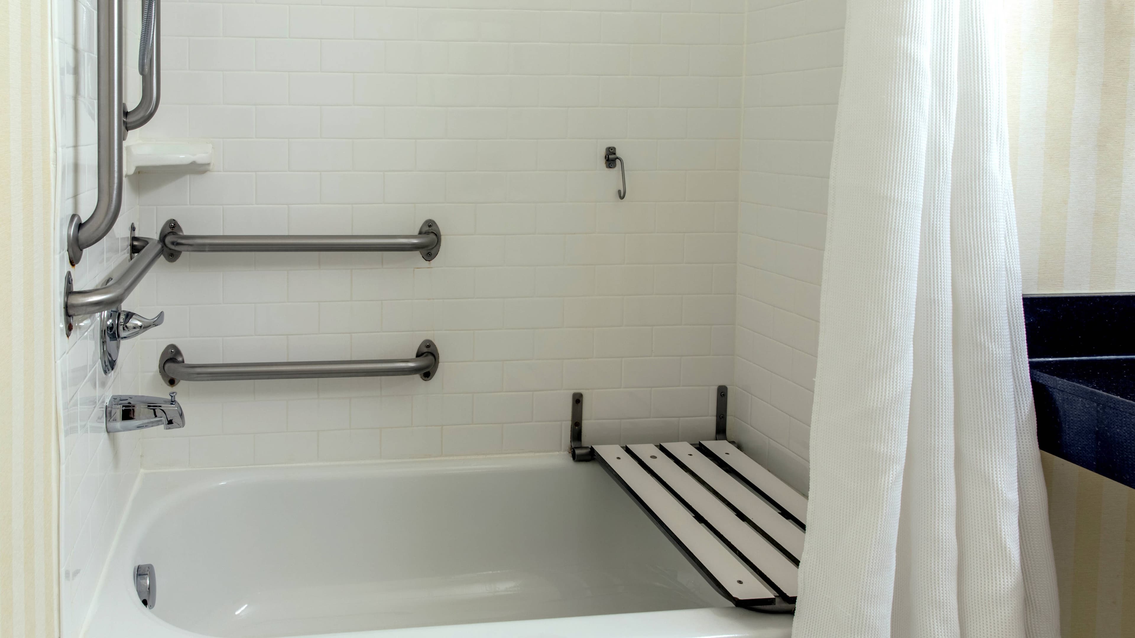 Fairfield Inn & Suites Canton - Image 5